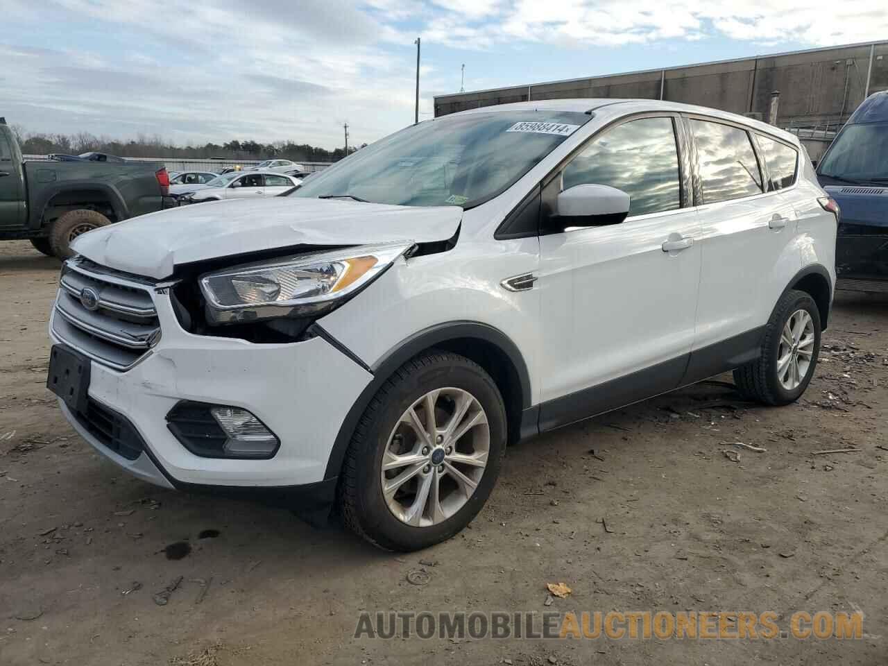 1FMCU0GD3HUA27316 FORD ESCAPE 2017