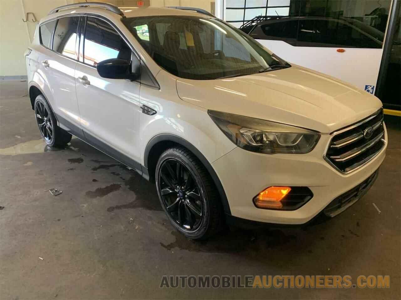 1FMCU0GD3JUB27888 FORD ESCAPE 2018