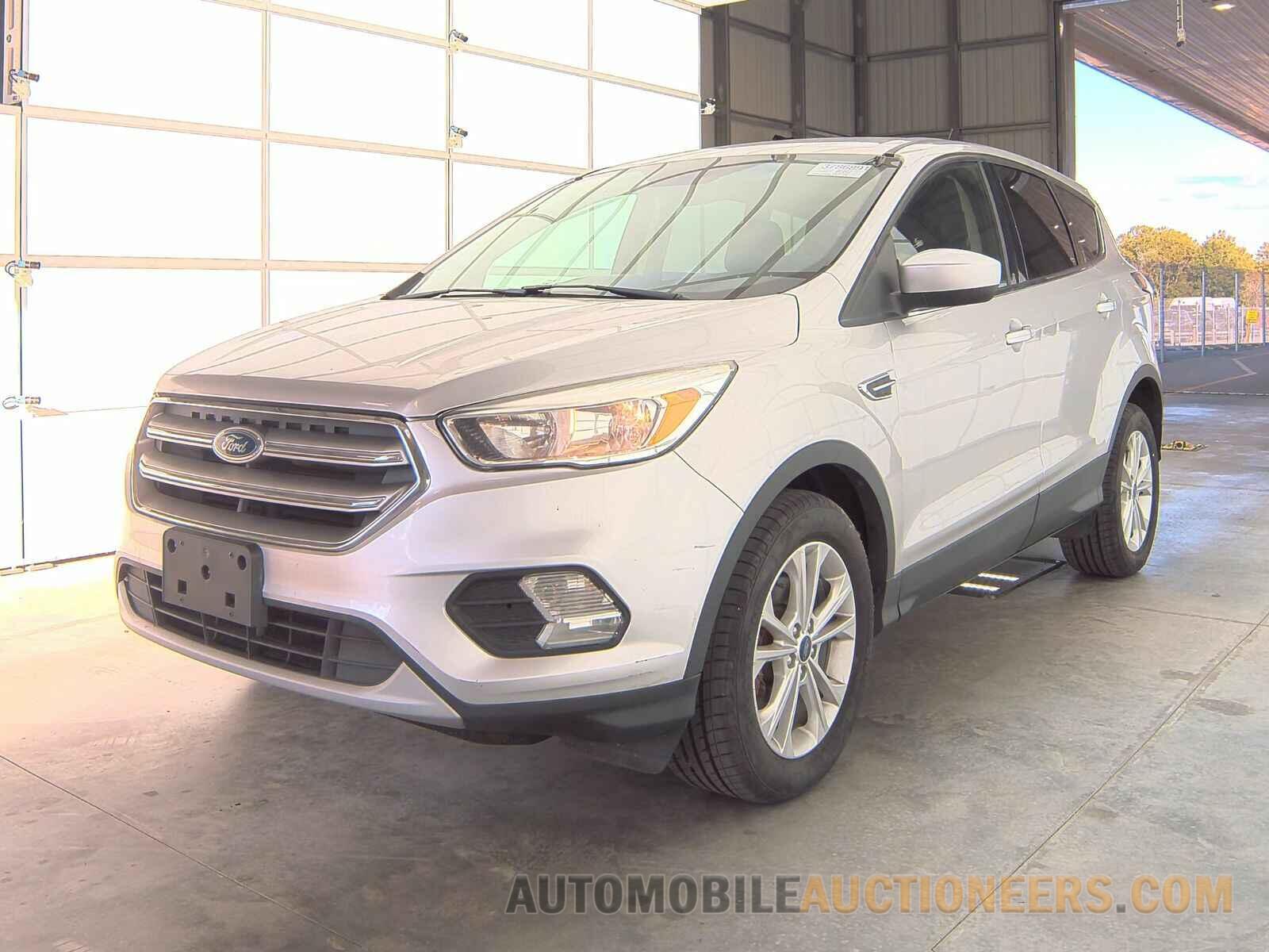 1FMCU0GD4HUA68750 Ford Escape 2017