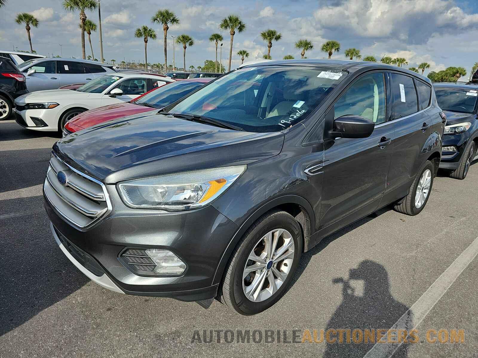 1FMCU0GD4HUC27640 Ford Escape 2017