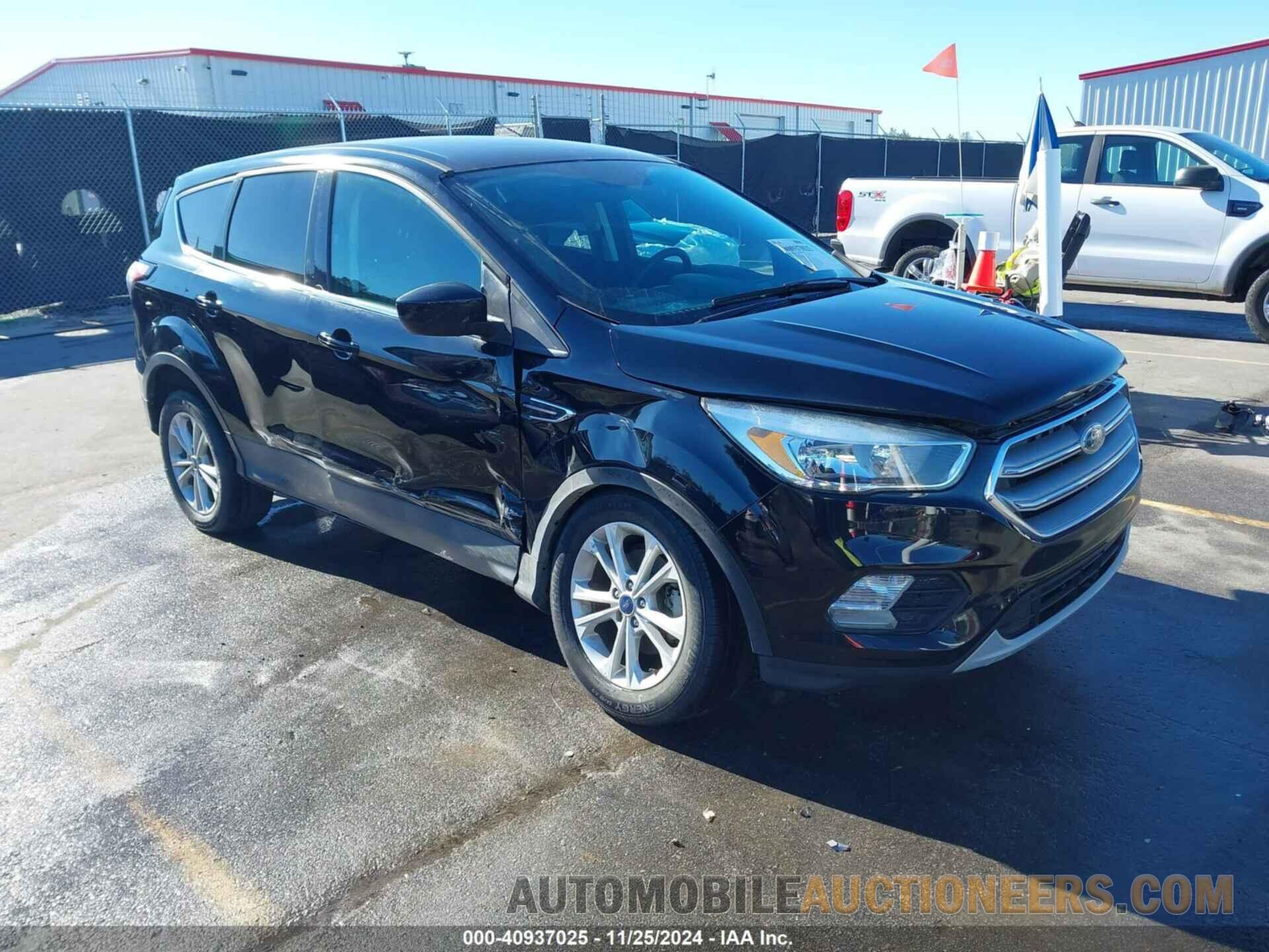 1FMCU0GD4HUE29796 FORD ESCAPE 2017