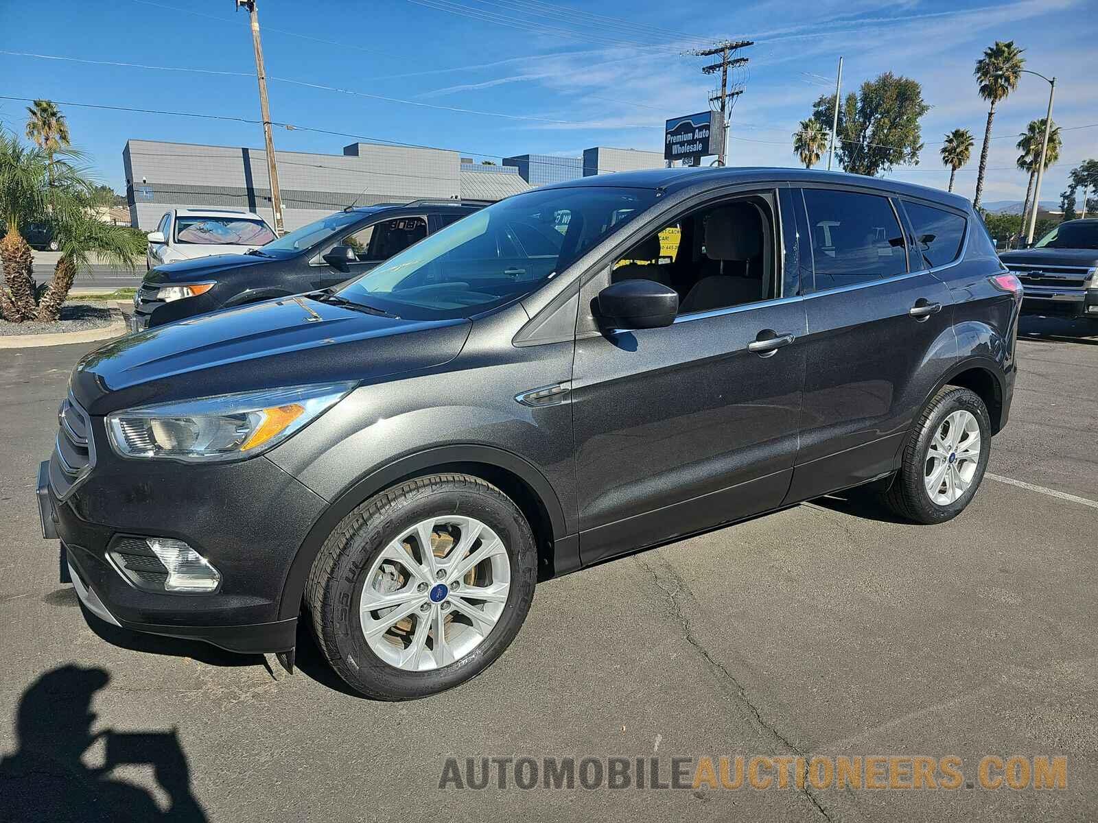 1FMCU0GD5HUA82981 Ford Escape 2017