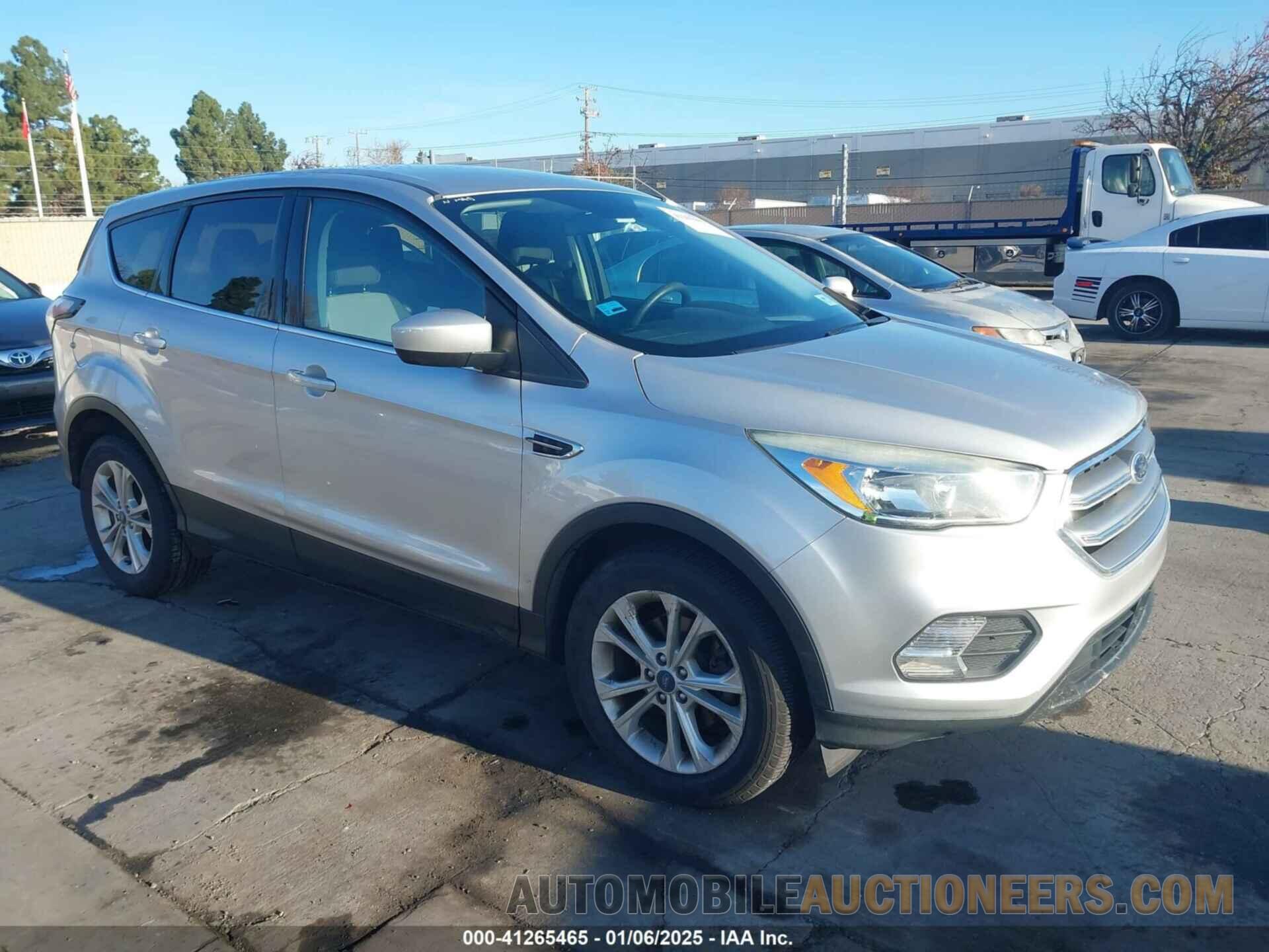 1FMCU0GD5HUC33222 FORD ESCAPE 2017