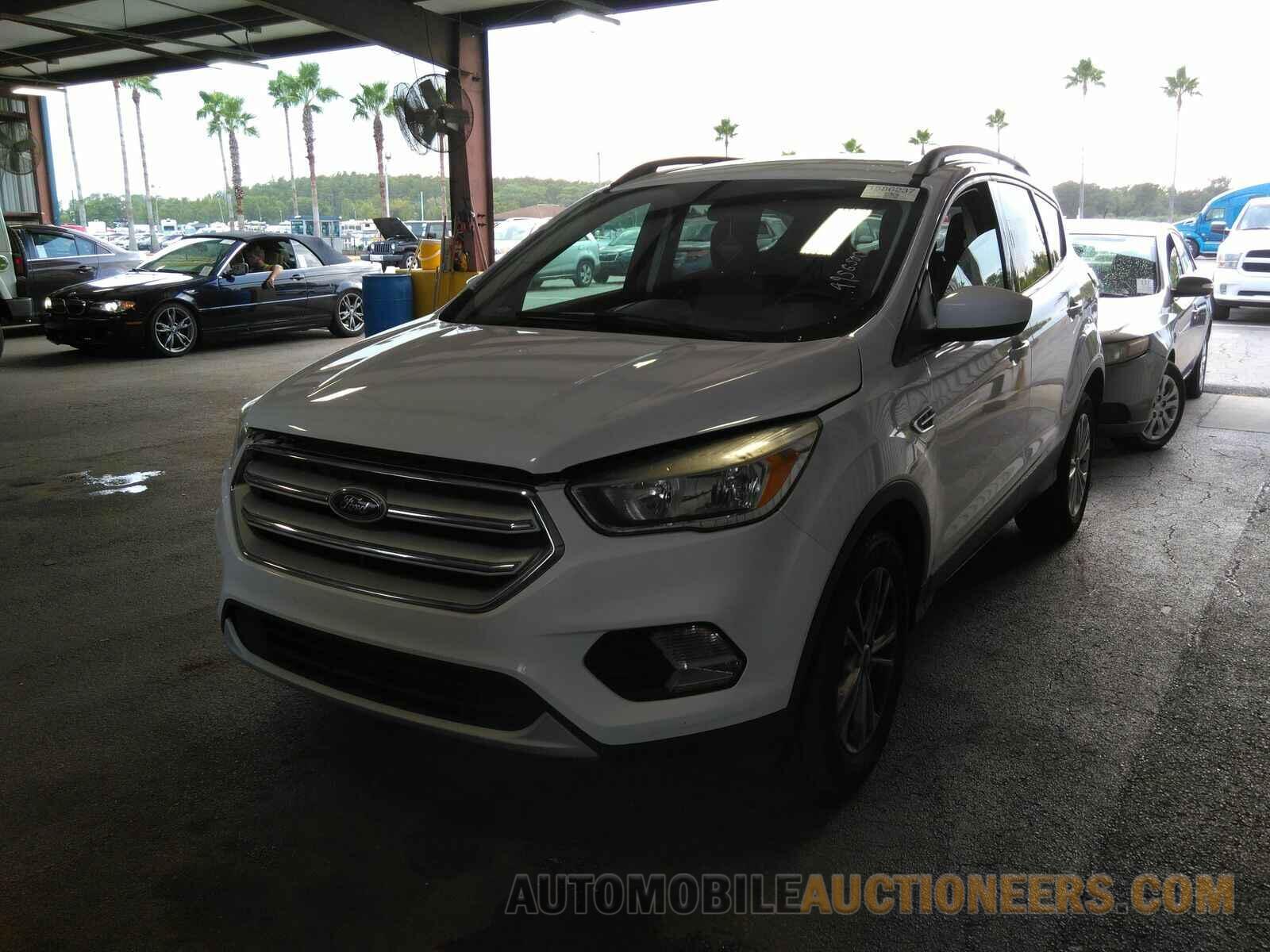 1FMCU0GD5JUA74319 Ford Escape 2018