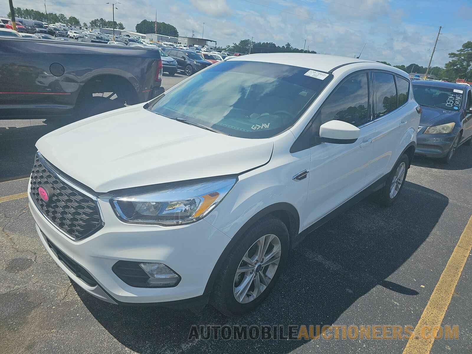 1FMCU0GD5KUA88755 Ford Escape 2019