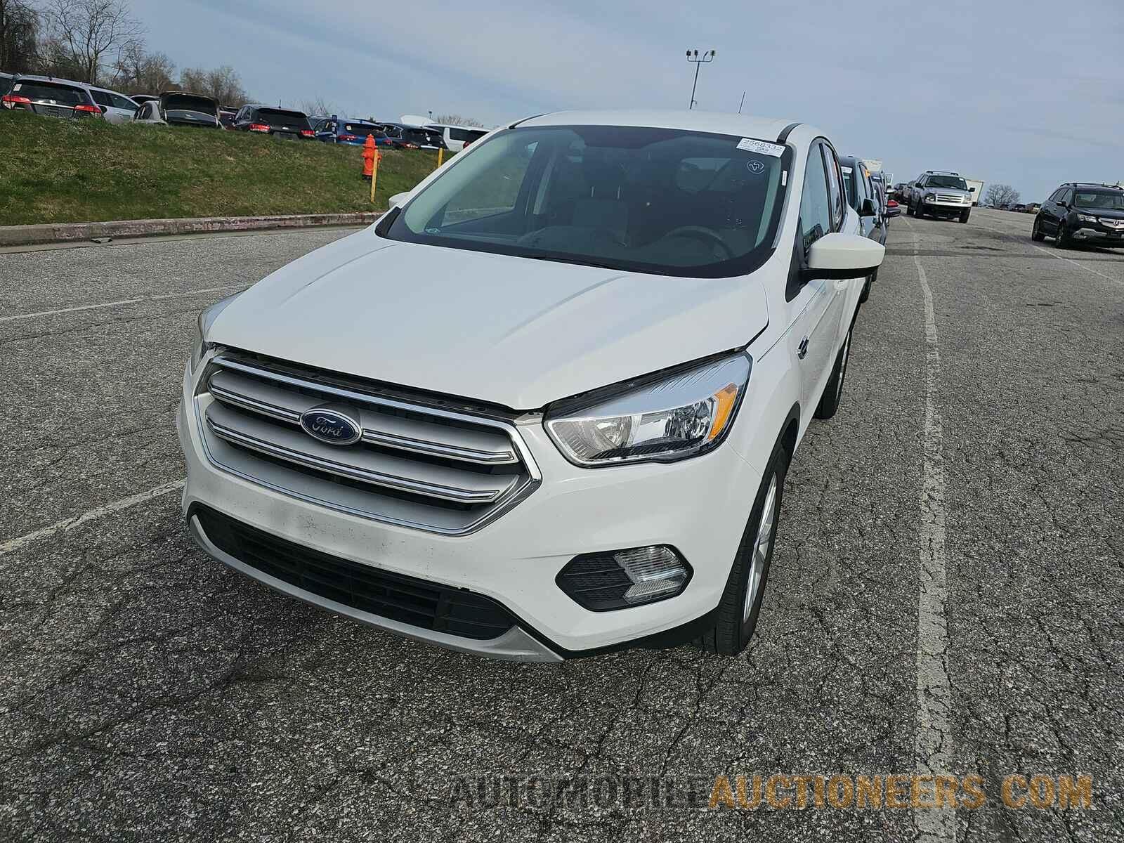 1FMCU0GD5KUA97682 Ford Escape 2019