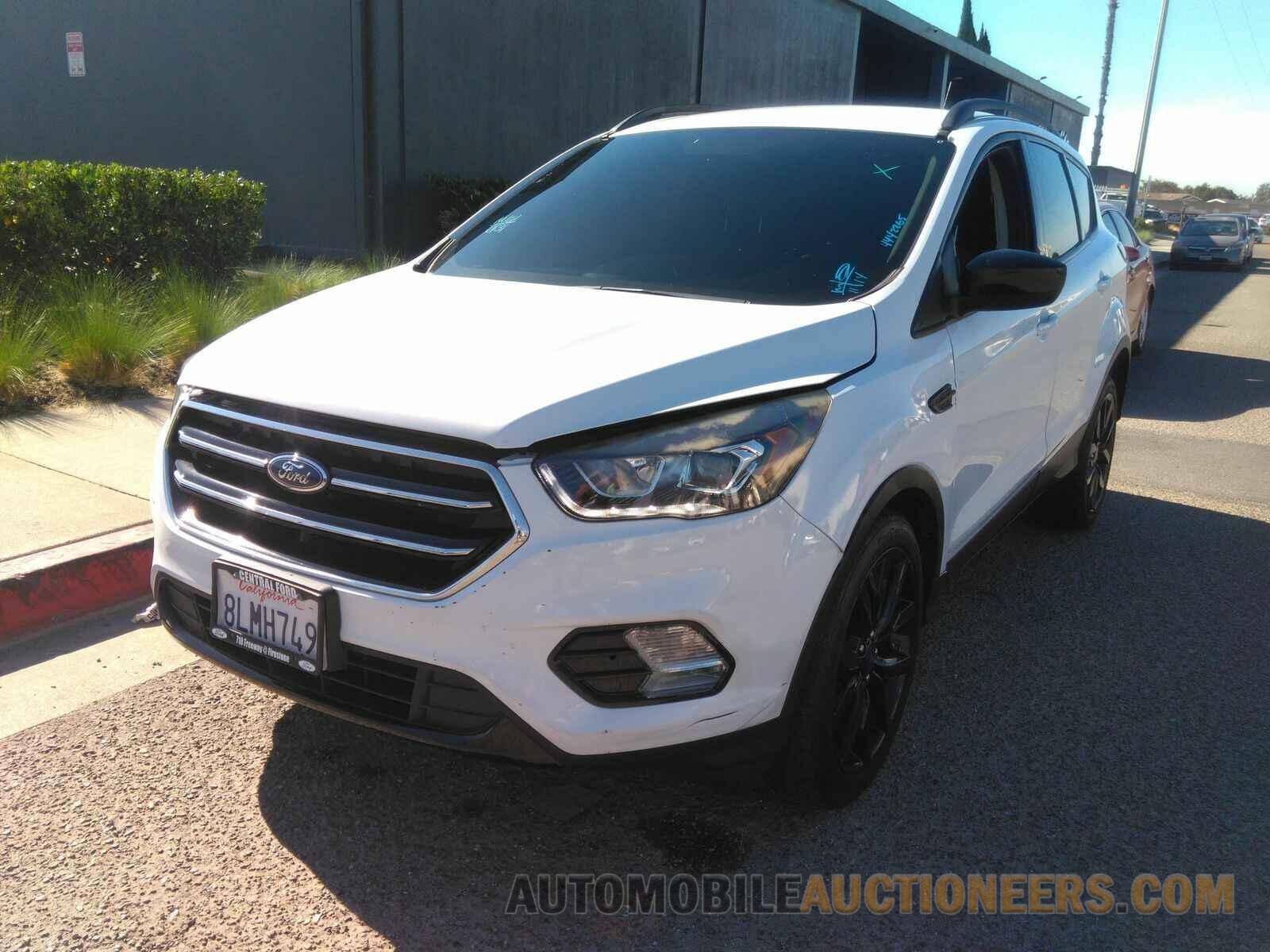 1FMCU0GD5KUB04887 Ford Escape 2019