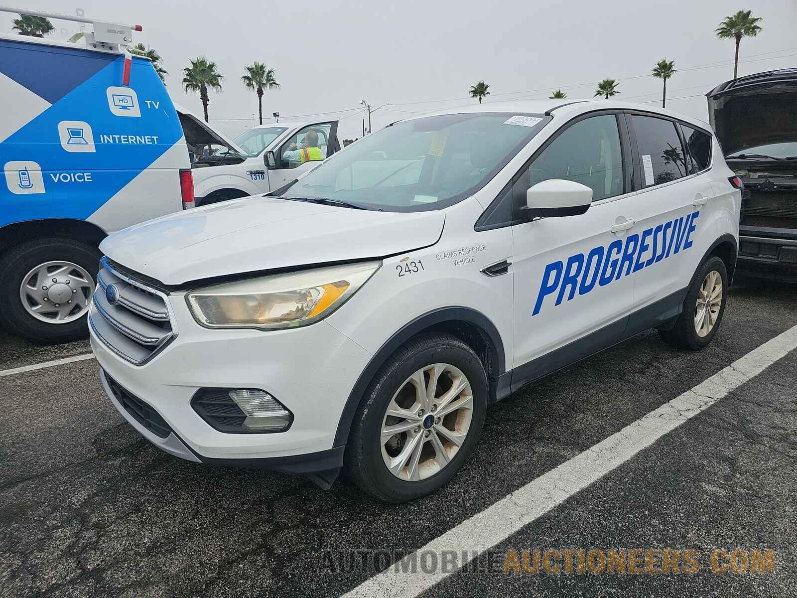 1FMCU0GD6HUC82431 Ford Escape 2017