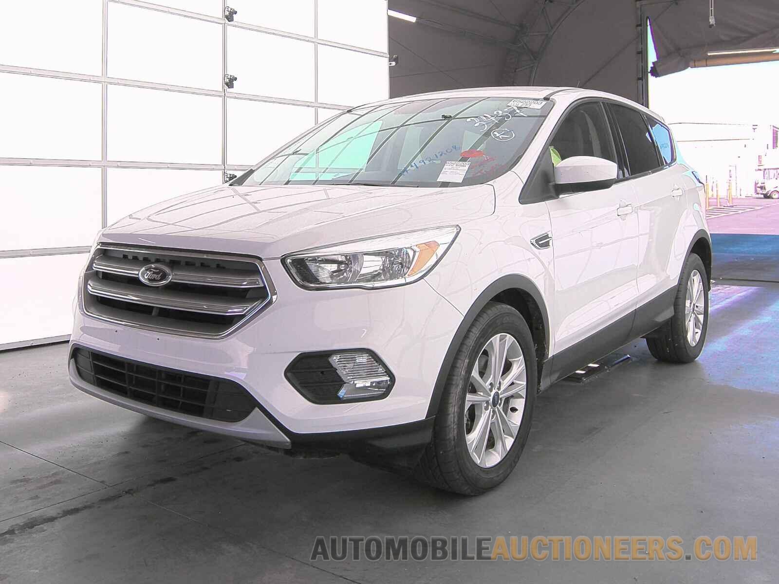 1FMCU0GD6HUD43437 Ford Escape 2017