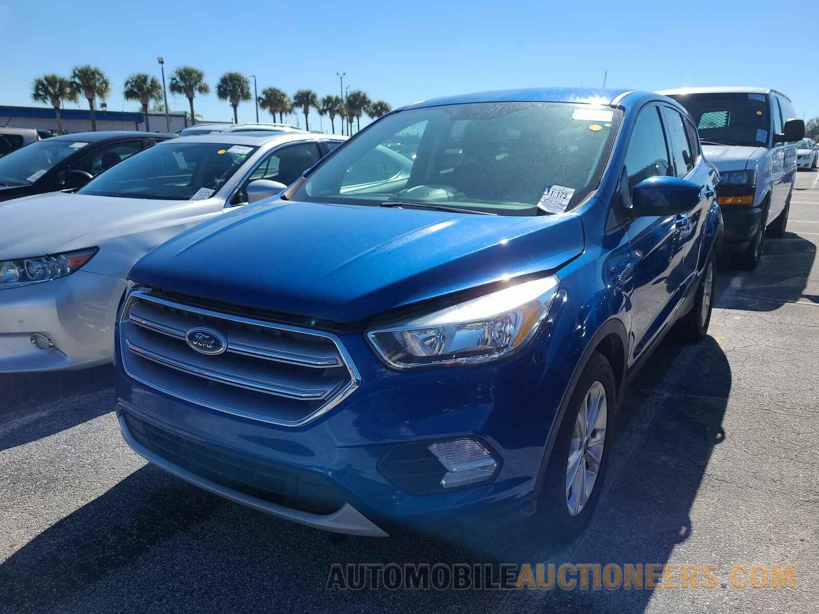 1FMCU0GD6HUE02227 Ford Escape 2017