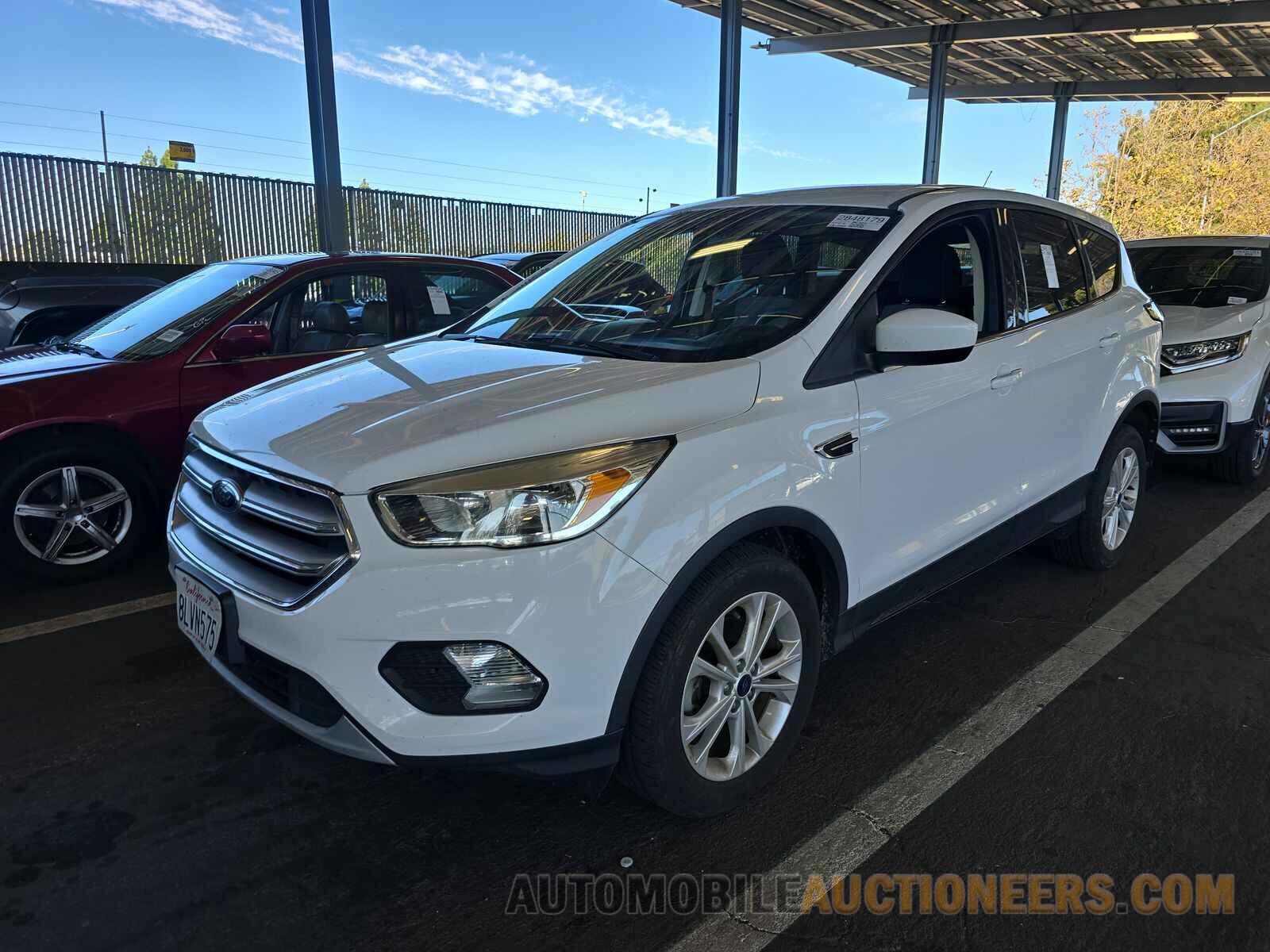 1FMCU0GD6HUE38855 Ford Escape 2017