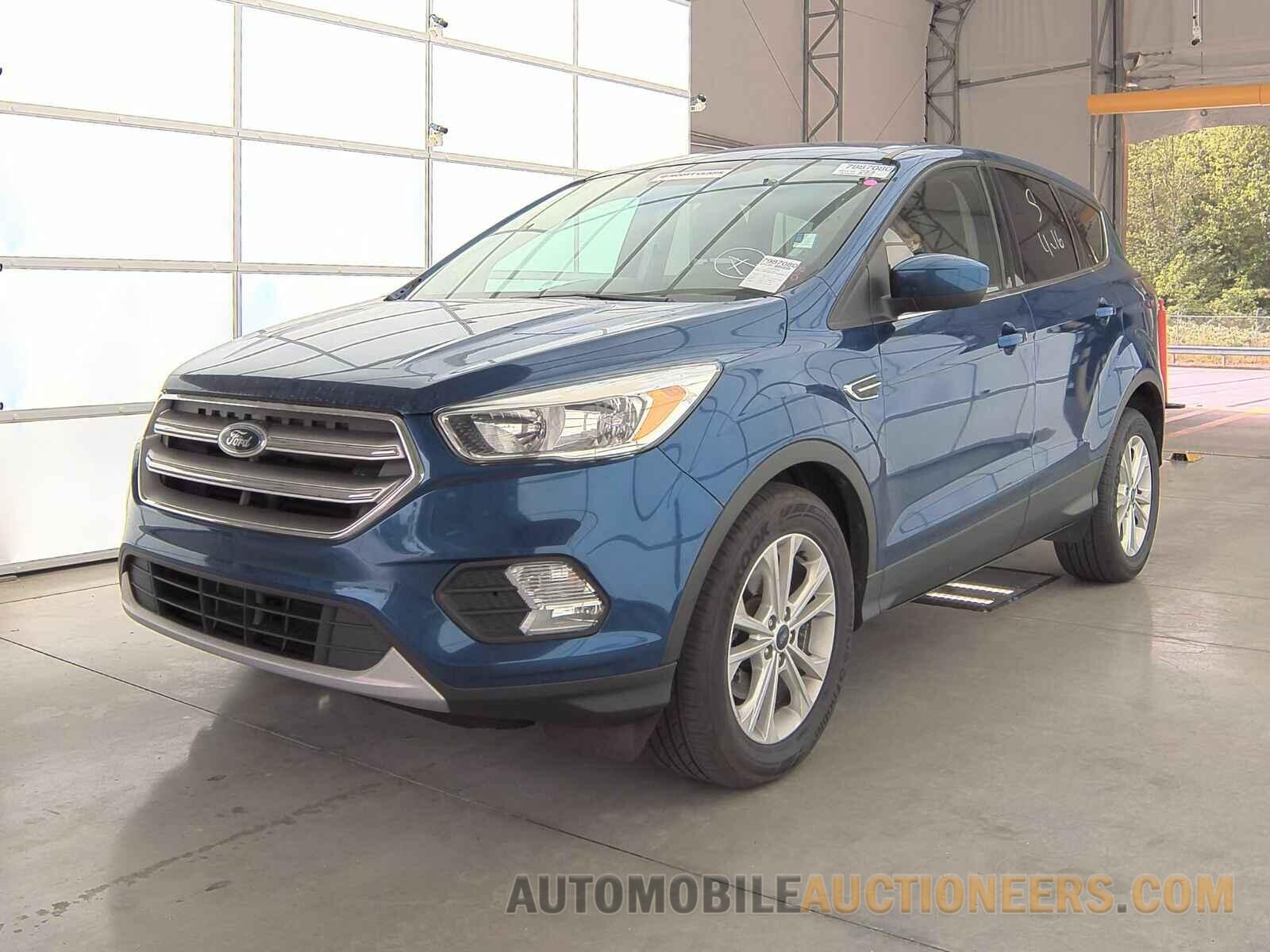 1FMCU0GD7HUA16111 Ford Escape 2017