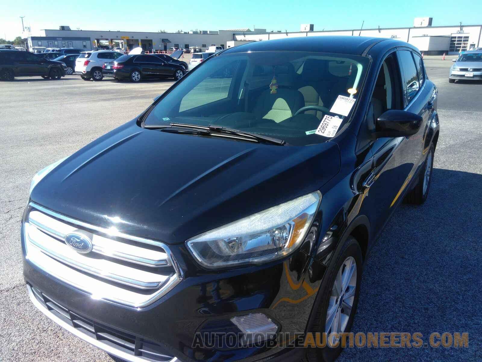 1FMCU0GD7HUA45527 Ford Escape 2017