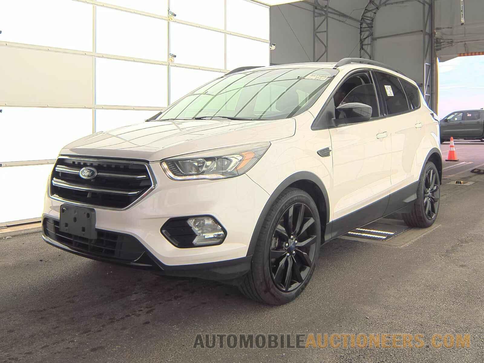 1FMCU0GD7HUD07451 Ford Escape 2017