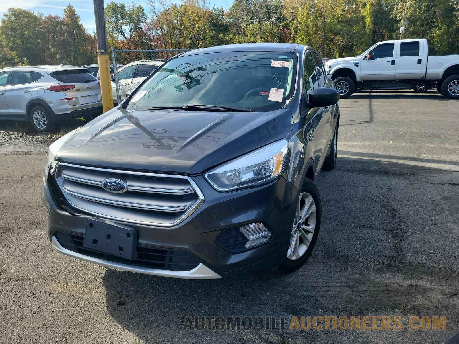 1FMCU0GD7HUD25755 Ford Escape 2017