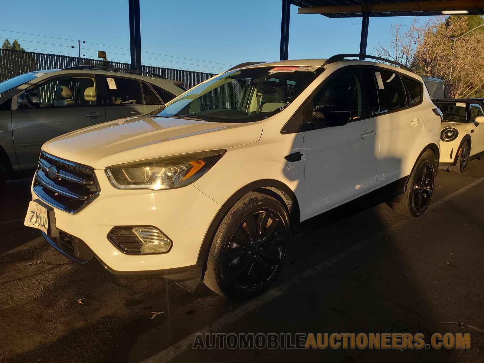 1FMCU0GD7HUD29398 Ford Escape 2017