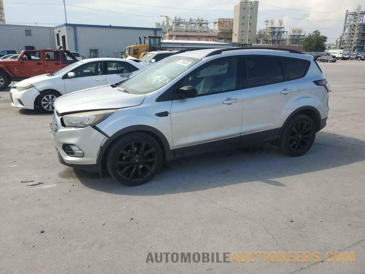 1FMCU0GD7HUD64135 FORD ESCAPE 2017