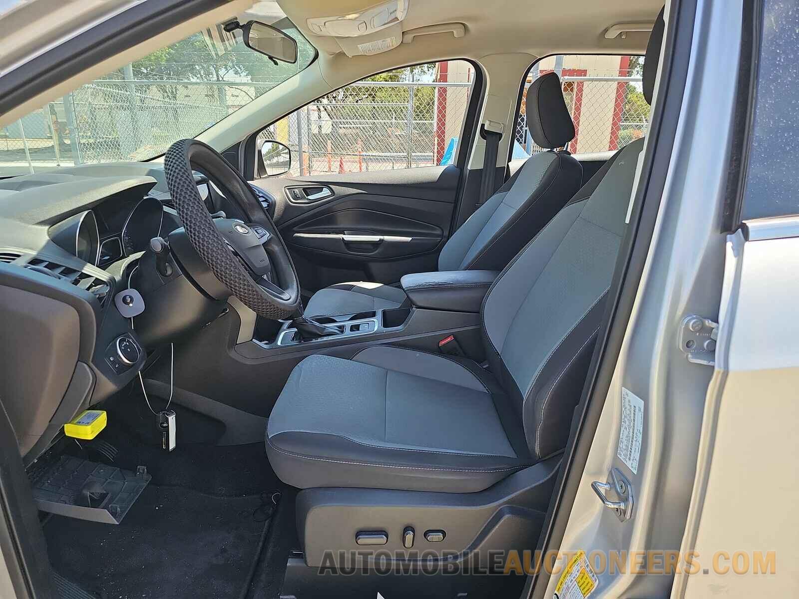 1FMCU0GD7JUD03633 Ford Escape 2018