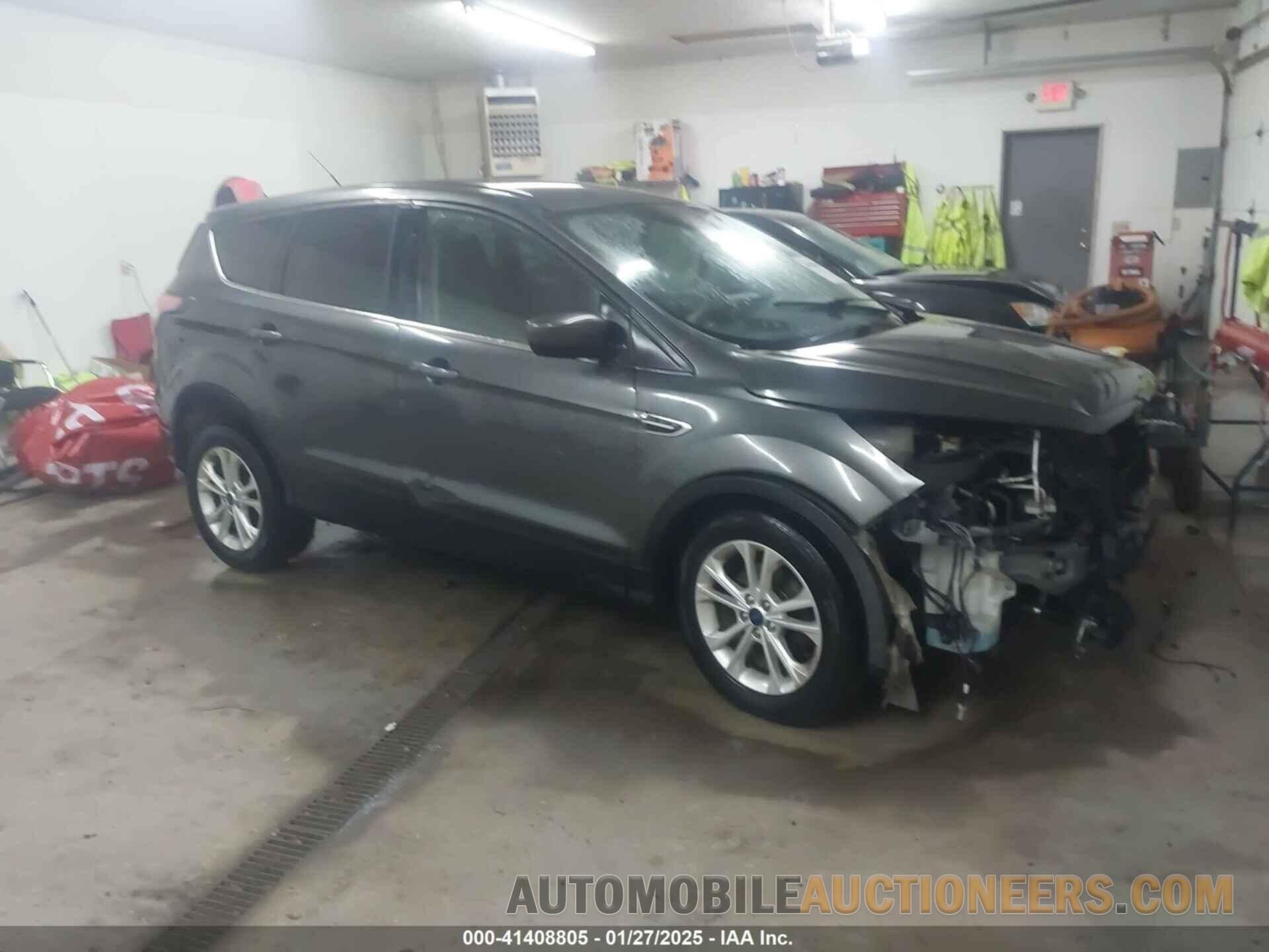 1FMCU0GD8HUA40689 FORD ESCAPE 2017