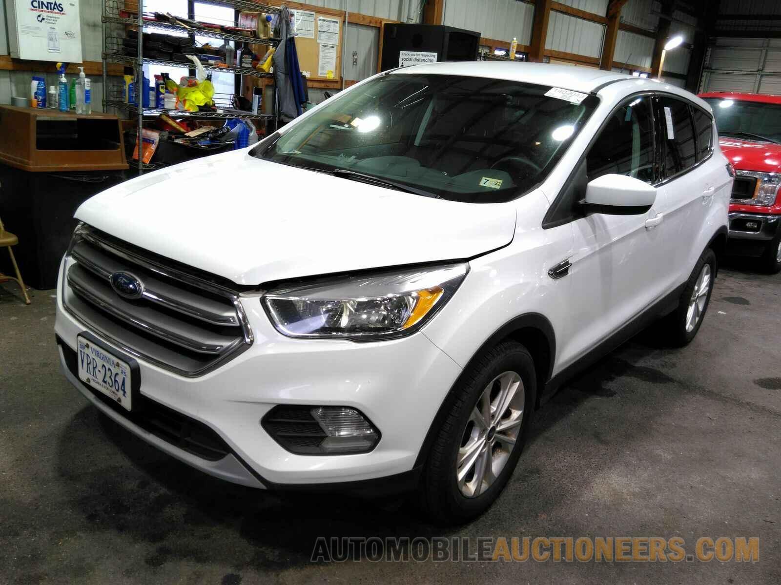 1FMCU0GD8HUB05301 Ford Escape 2017