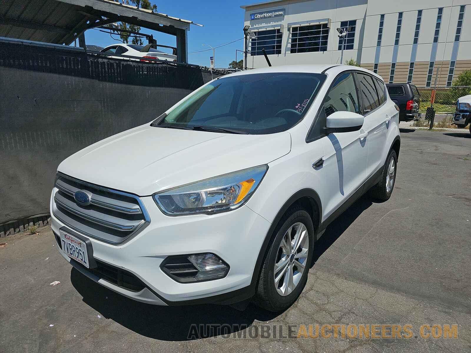 1FMCU0GD8HUB61769 Ford Escape 2017