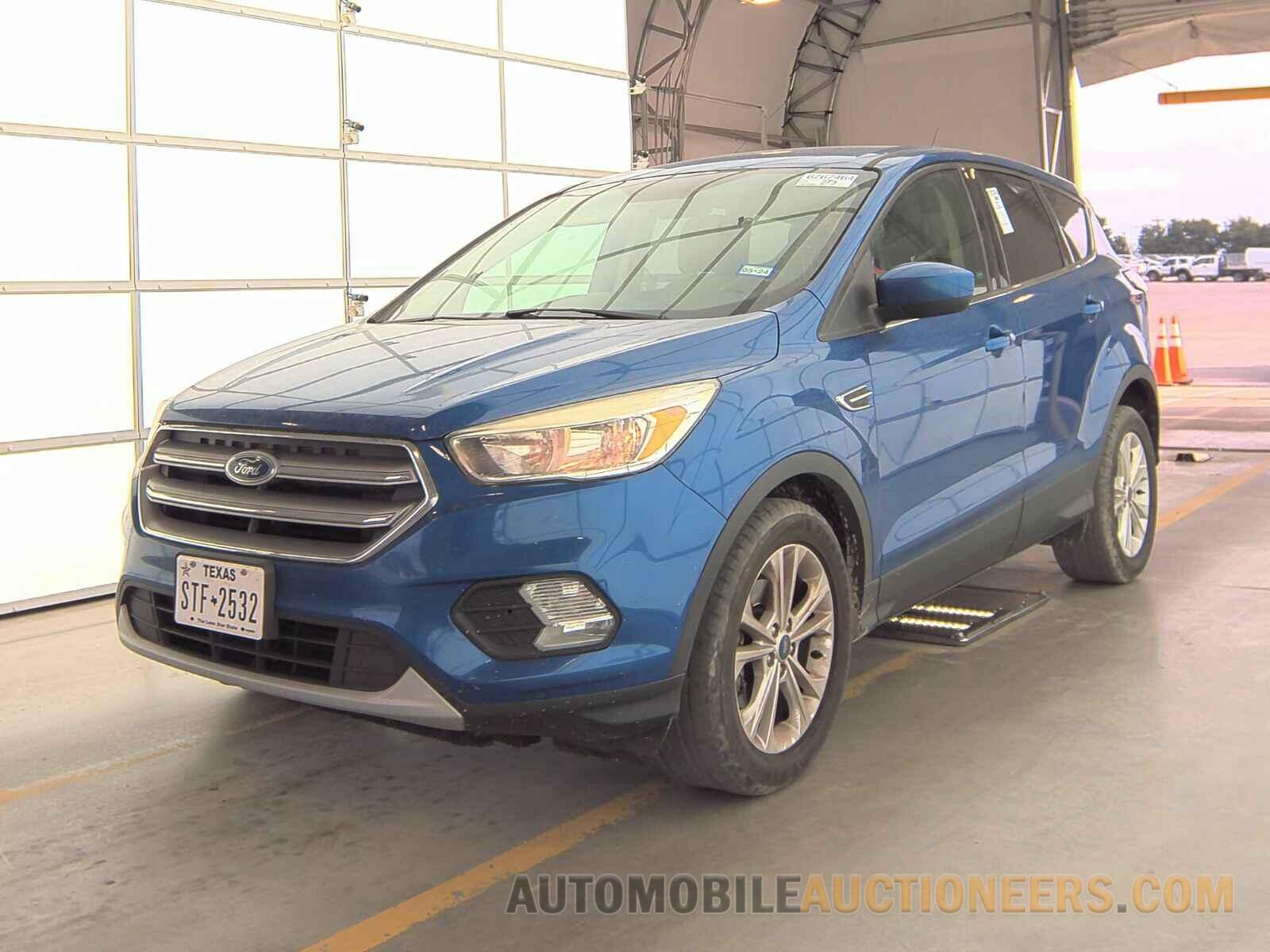 1FMCU0GD8HUE24763 Ford Escape 2017