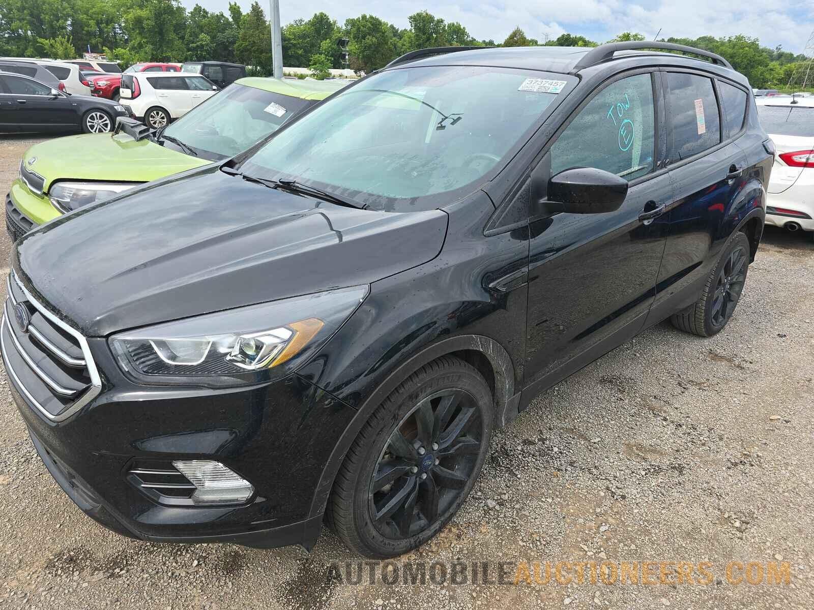 1FMCU0GD8HUE45466 Ford Escape 2017