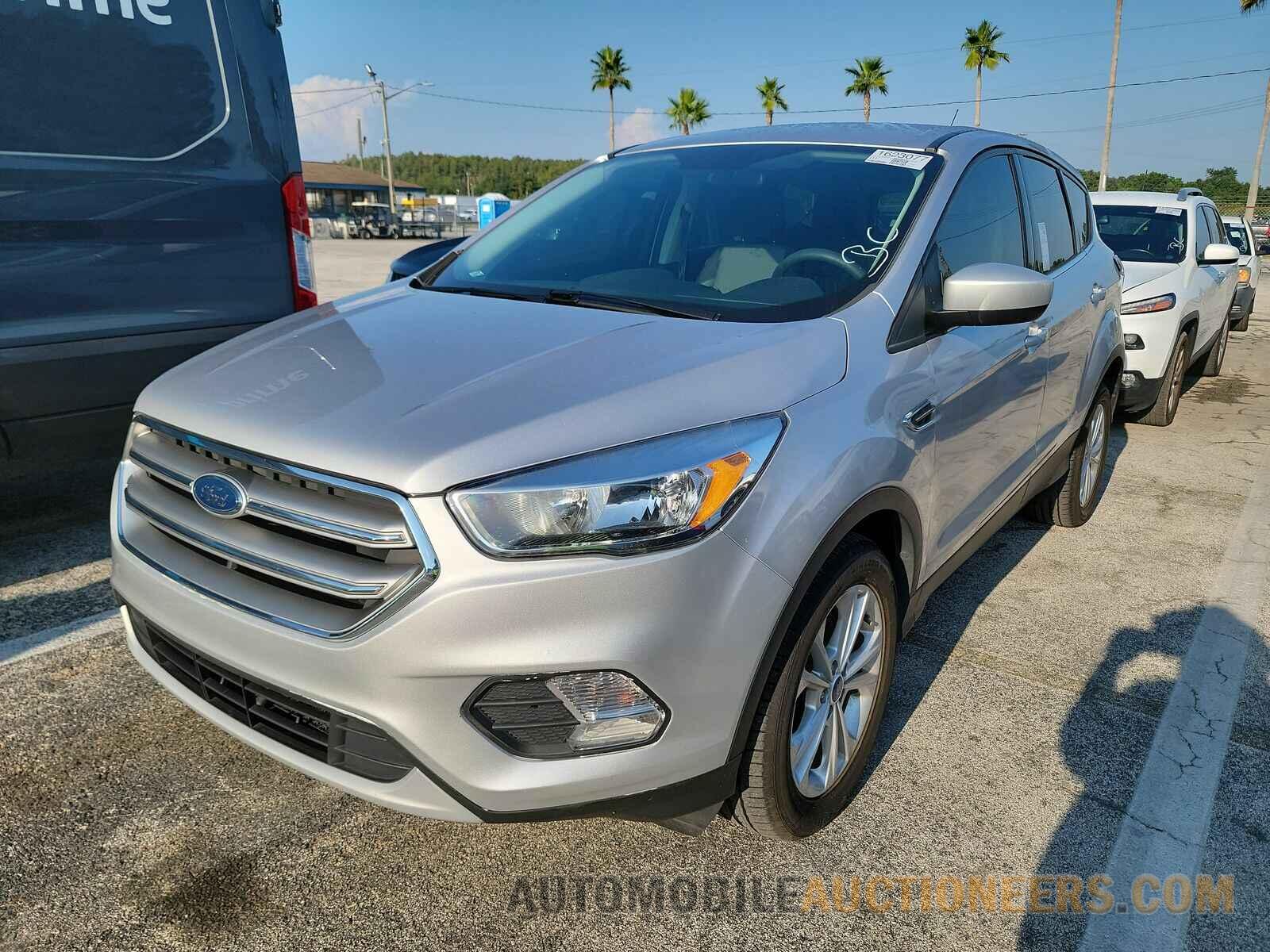 1FMCU0GD8HUE85997 Ford Escape 2017