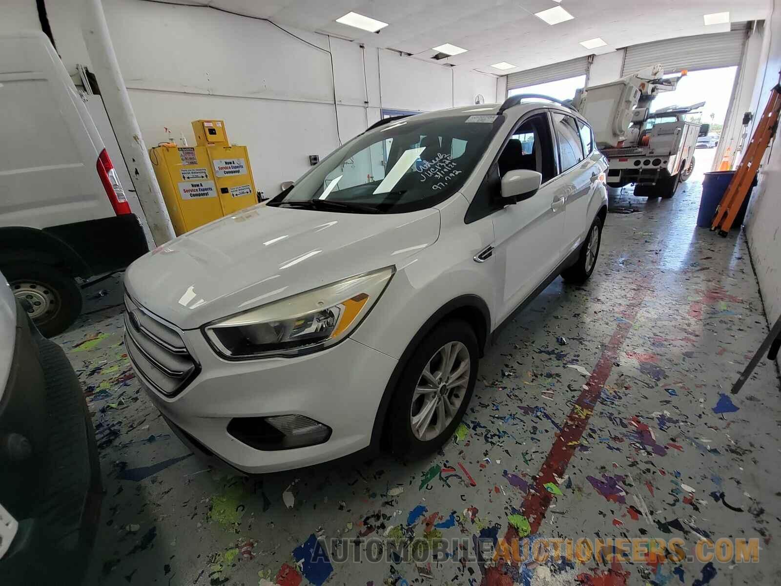 1FMCU0GD8JUC13200 Ford Escape 2018