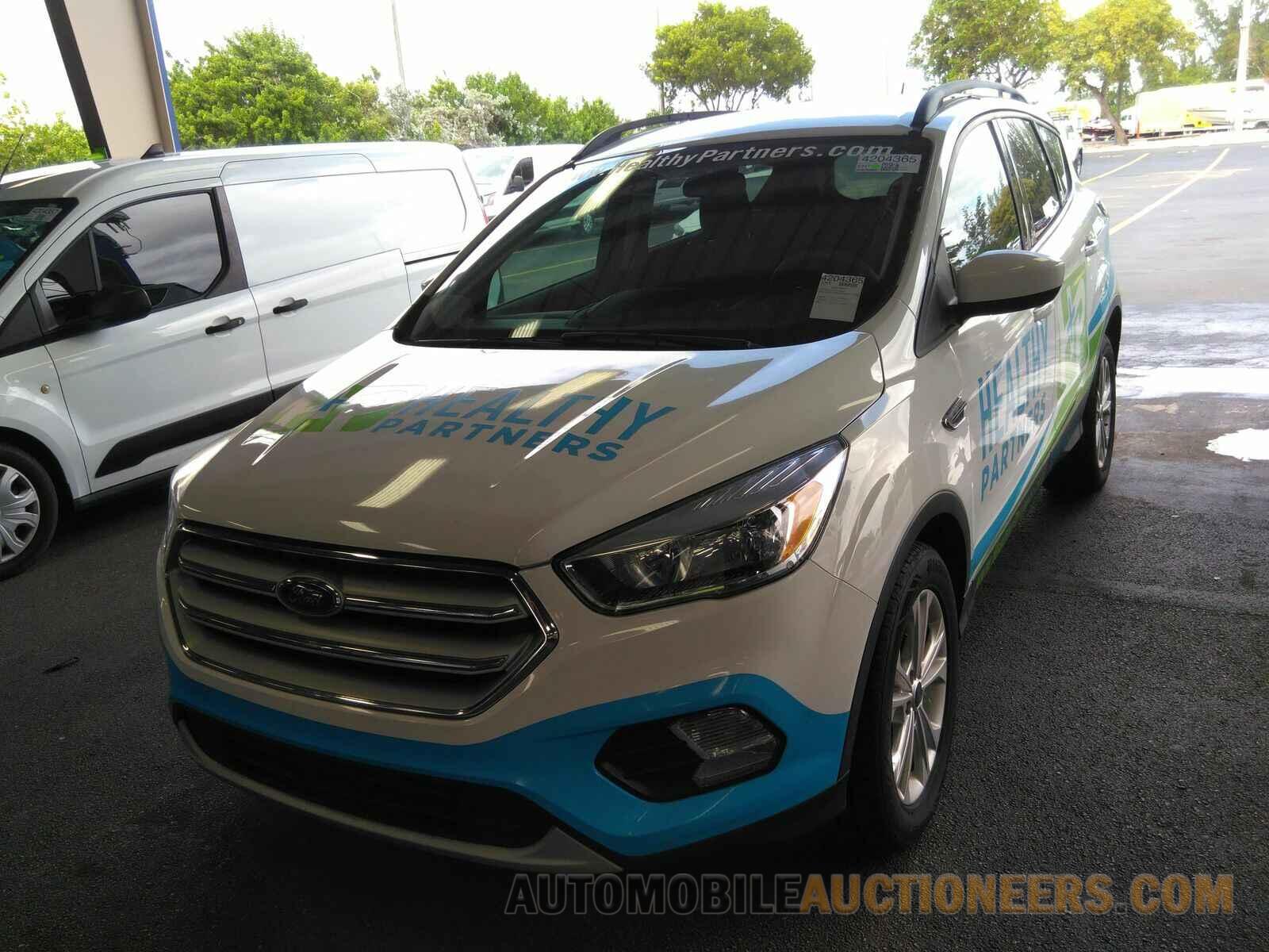 1FMCU0GD8JUC17022 Ford Escape 2018