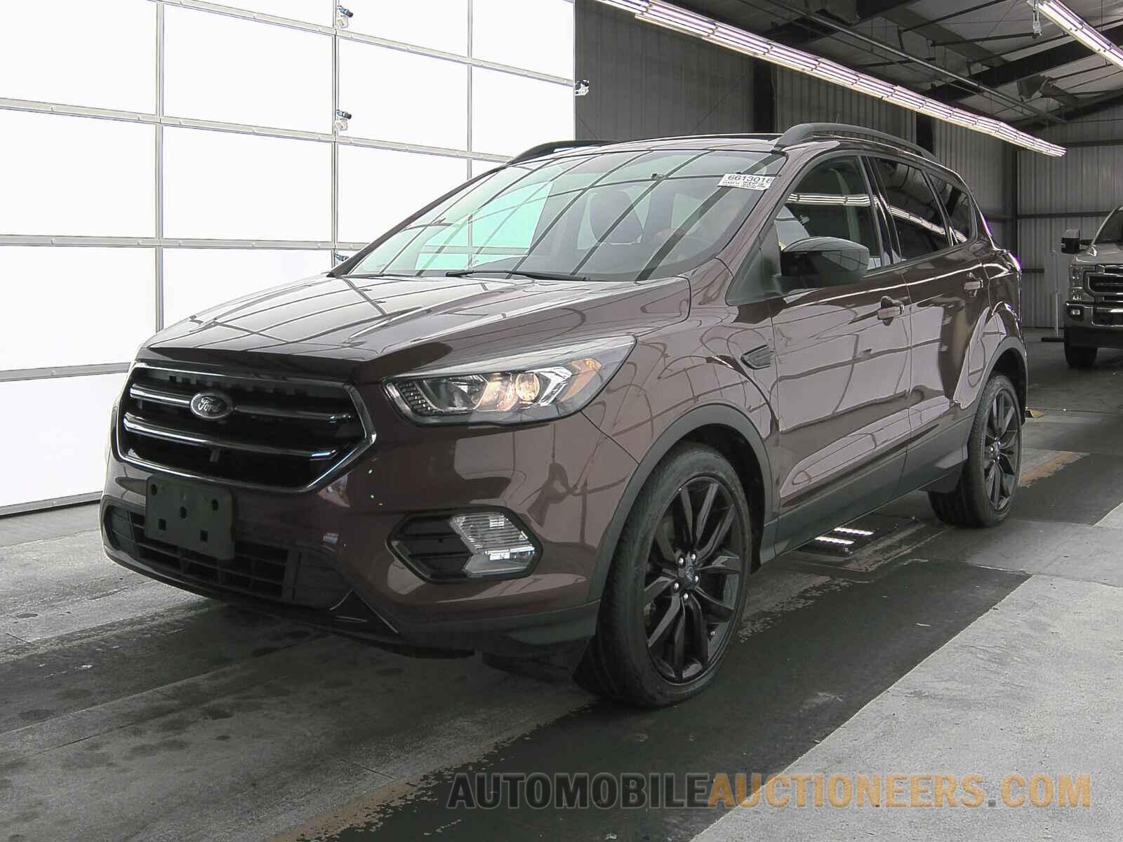 1FMCU0GD8JUC46813 Ford Escape 2018