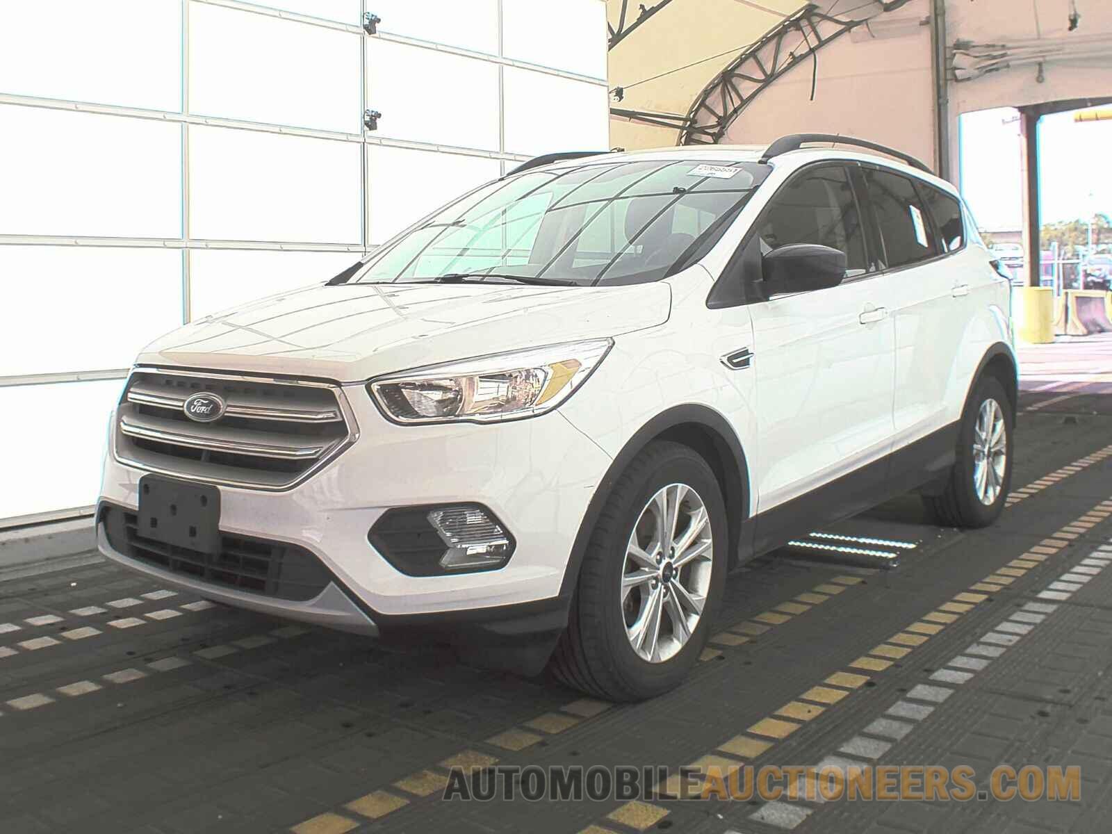 1FMCU0GD8JUC48156 Ford Escape 2018