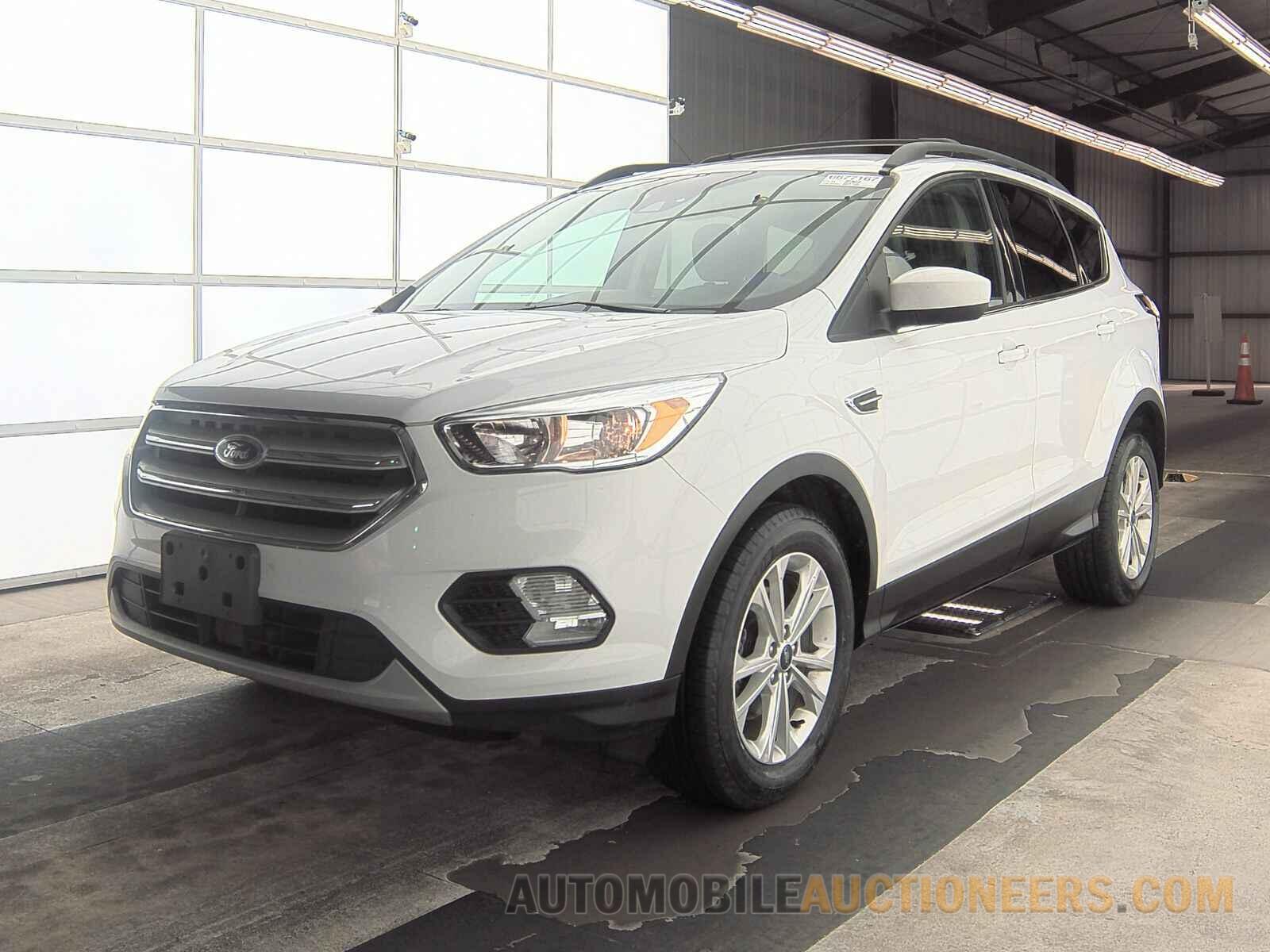 1FMCU0GD8JUC64843 Ford Escape 2018