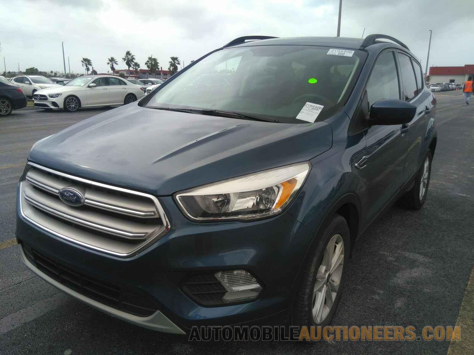 1FMCU0GD8JUC75034 Ford Escape 2018