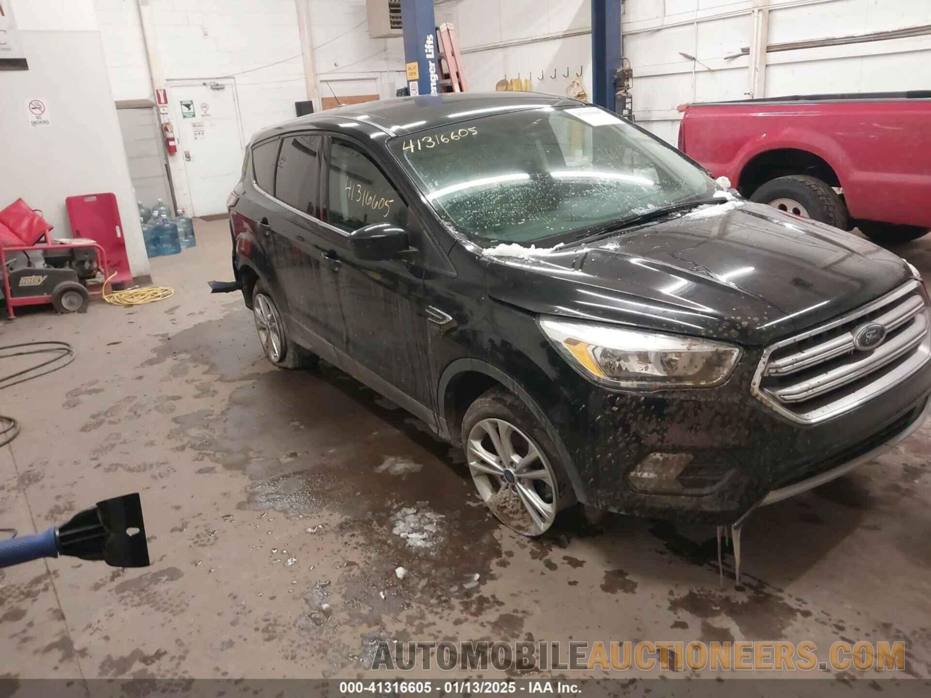 1FMCU0GD9HUB28330 FORD ESCAPE 2017