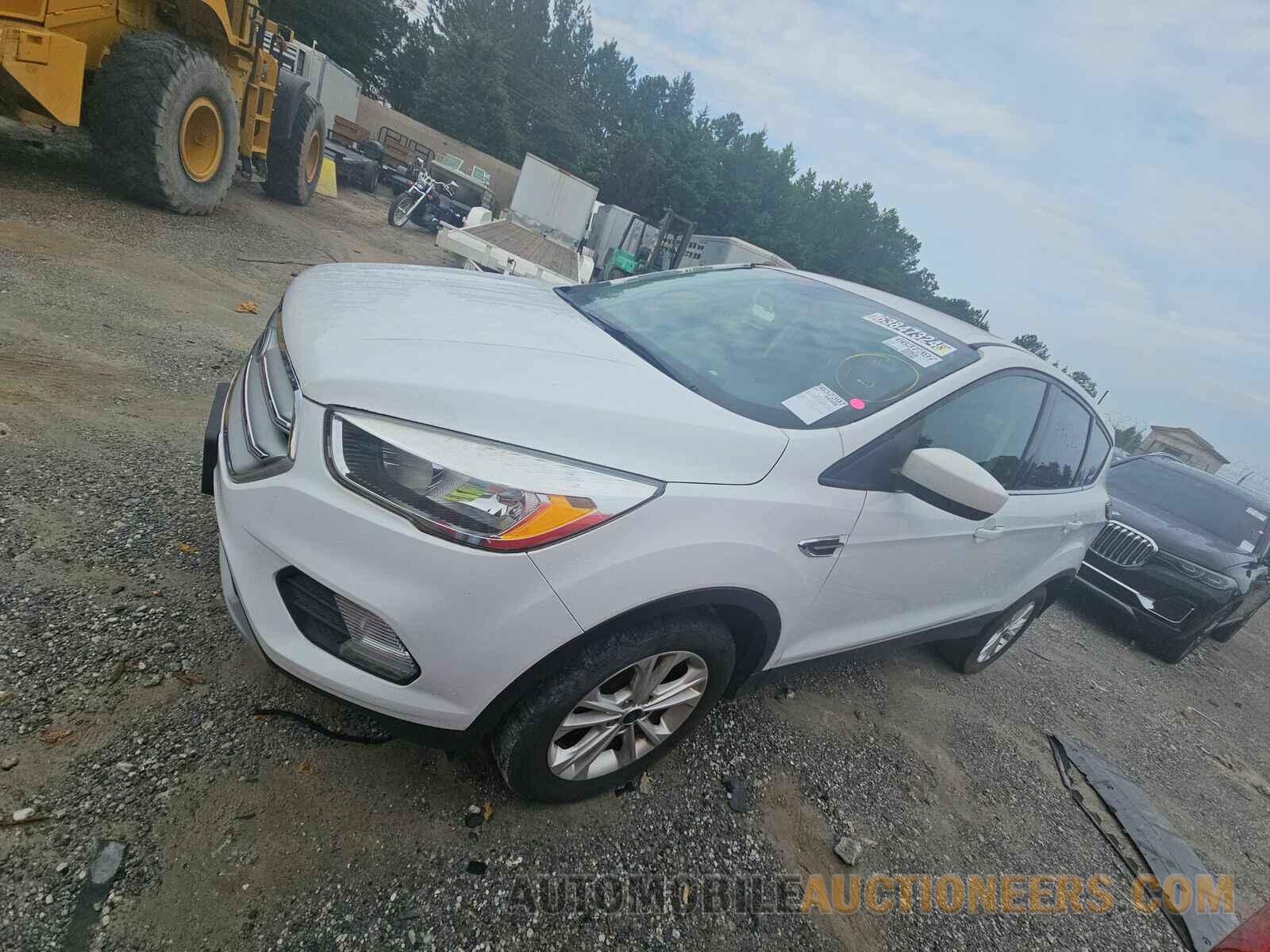 1FMCU0GD9HUE49896 Ford Escape 2017