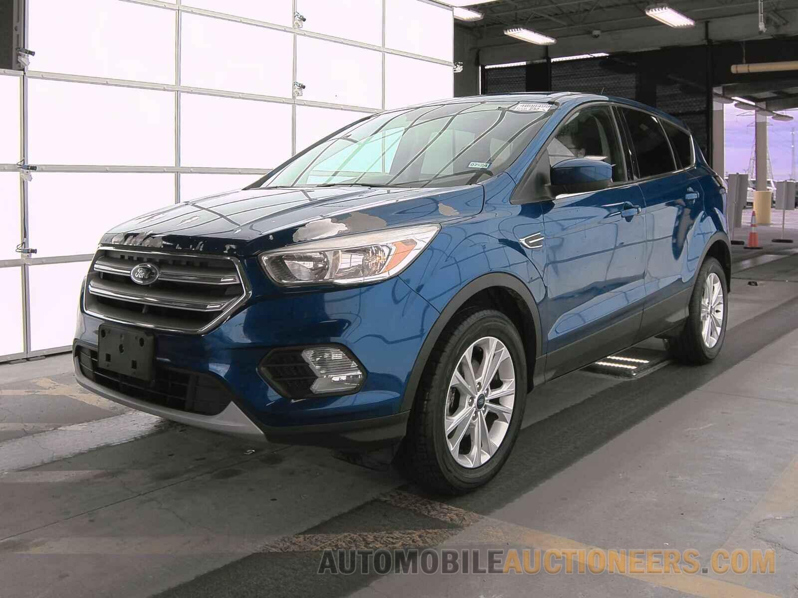 1FMCU0GD9HUE56122 Ford Escape 2017