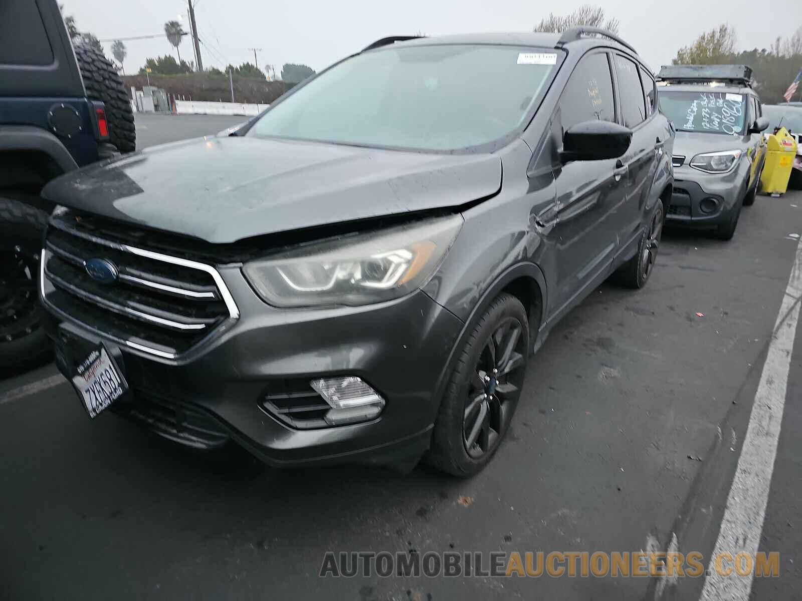 1FMCU0GD9HUE74006 Ford Escape 2017