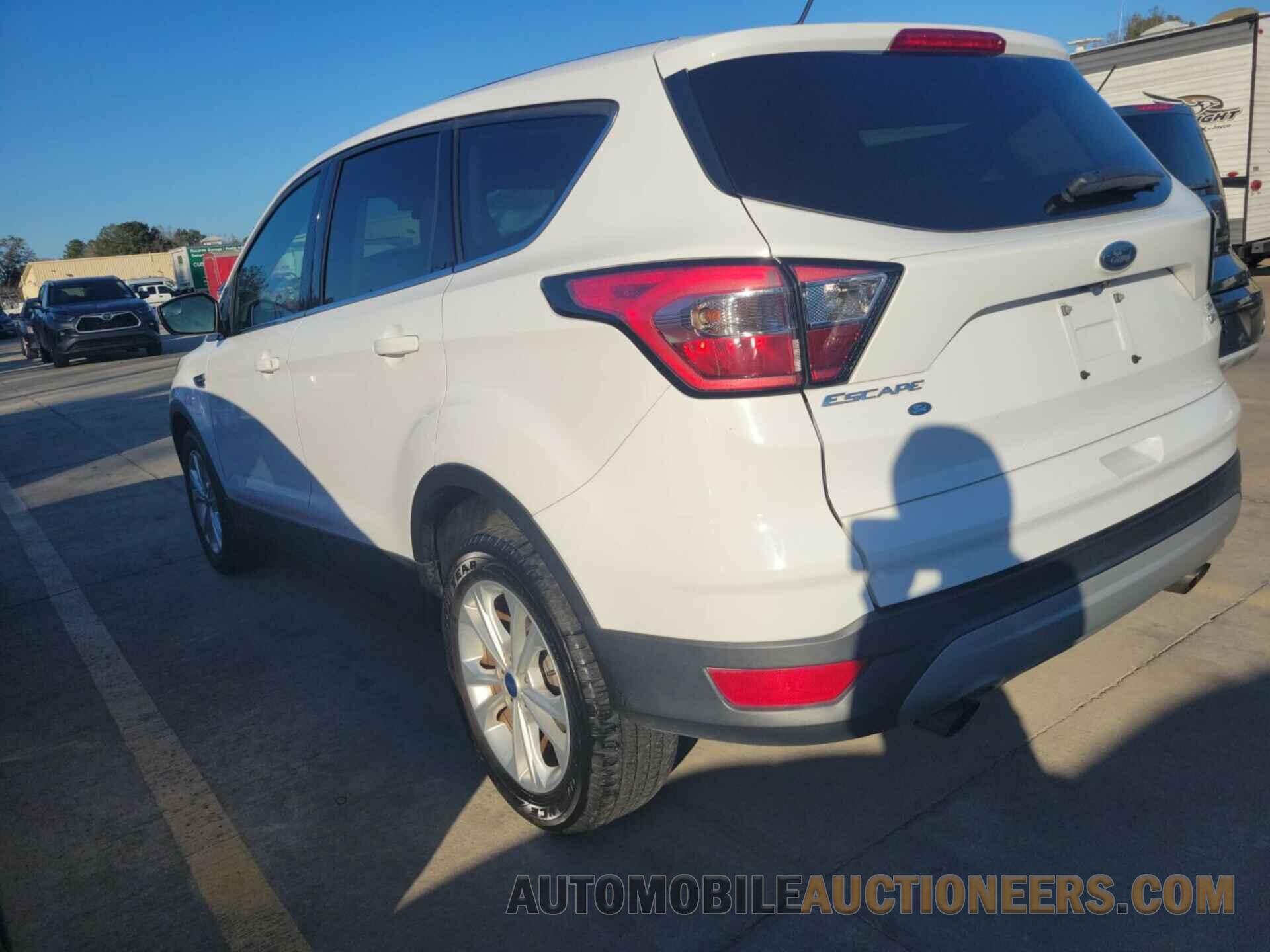 1FMCU0GD9HUE85703 FORD ESCAPE 2017