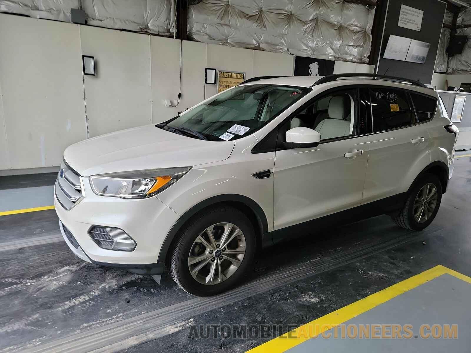 1FMCU0GD9JUA78678 Ford Escape 2018