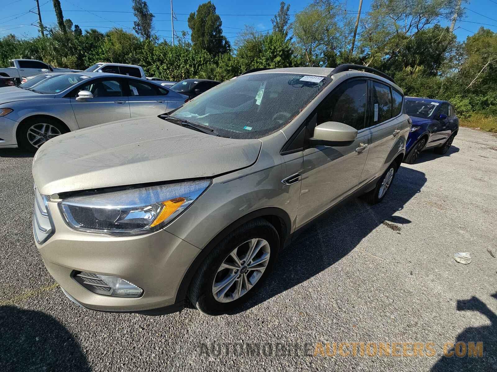 1FMCU0GD9JUB53752 Ford Escape 2018