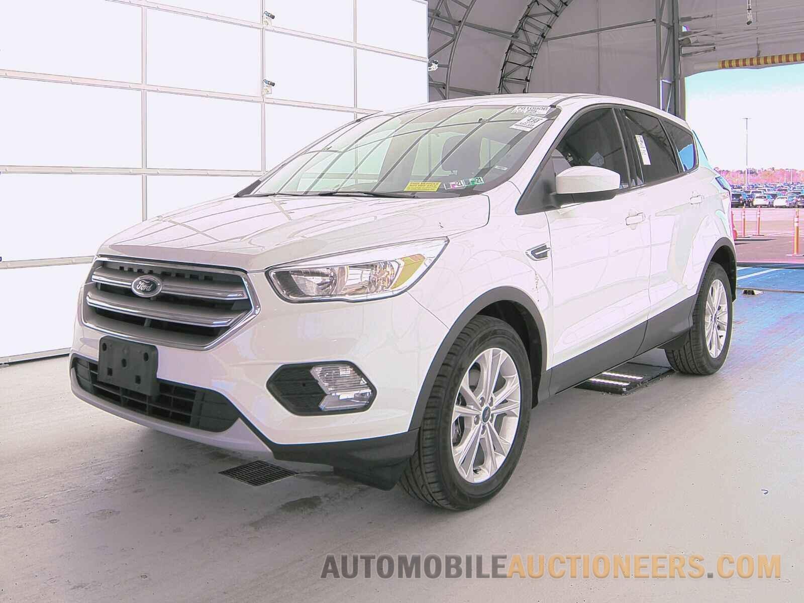 1FMCU0GDXHUC03990 Ford Escape 2017