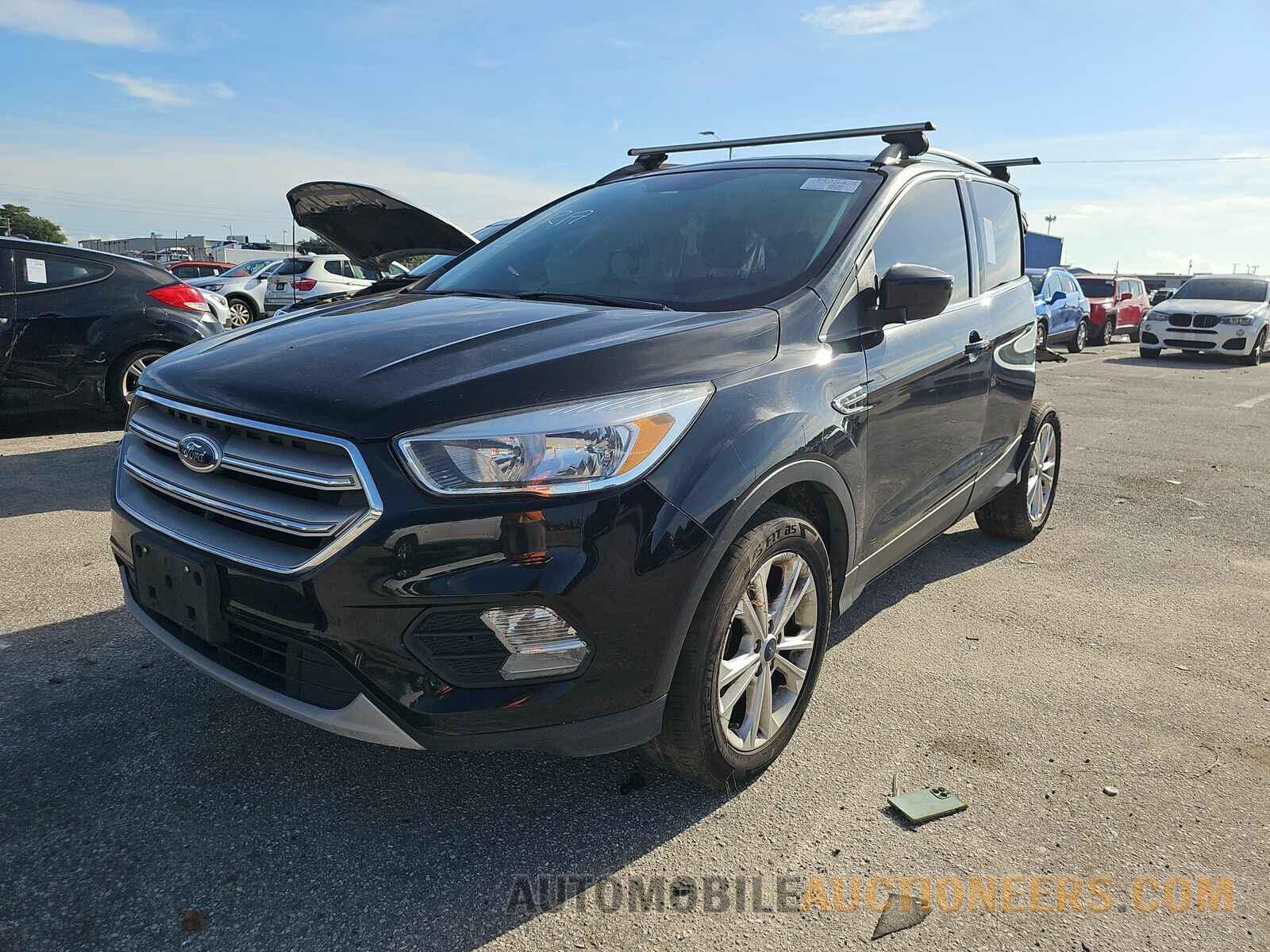 1FMCU0GDXJUB75999 Ford Escape 2018