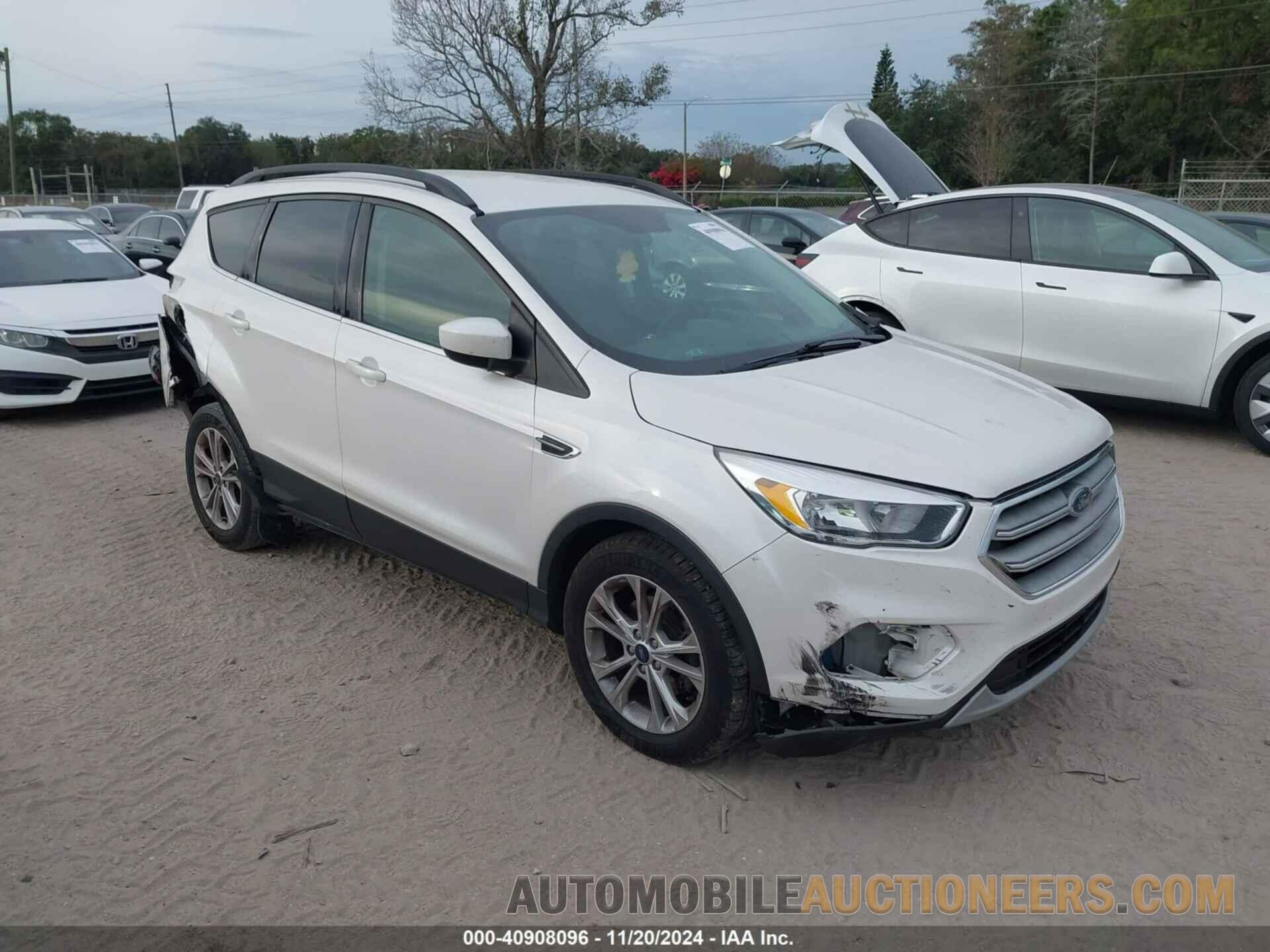 1FMCU0GDXJUC17037 FORD ESCAPE 2018