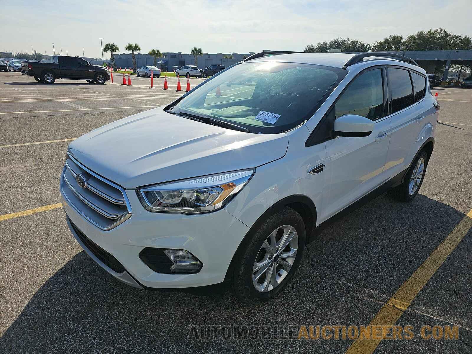 1FMCU0HD5JUB60132 Ford Escape 2018