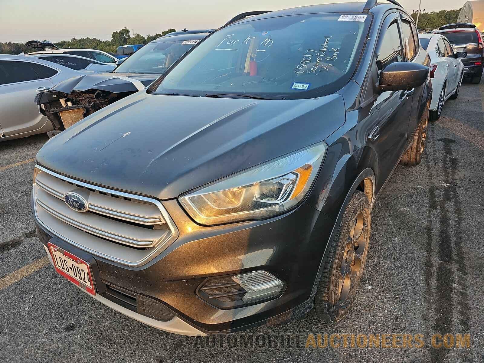 1FMCU0HD7JUC59017 Ford Escape 2018