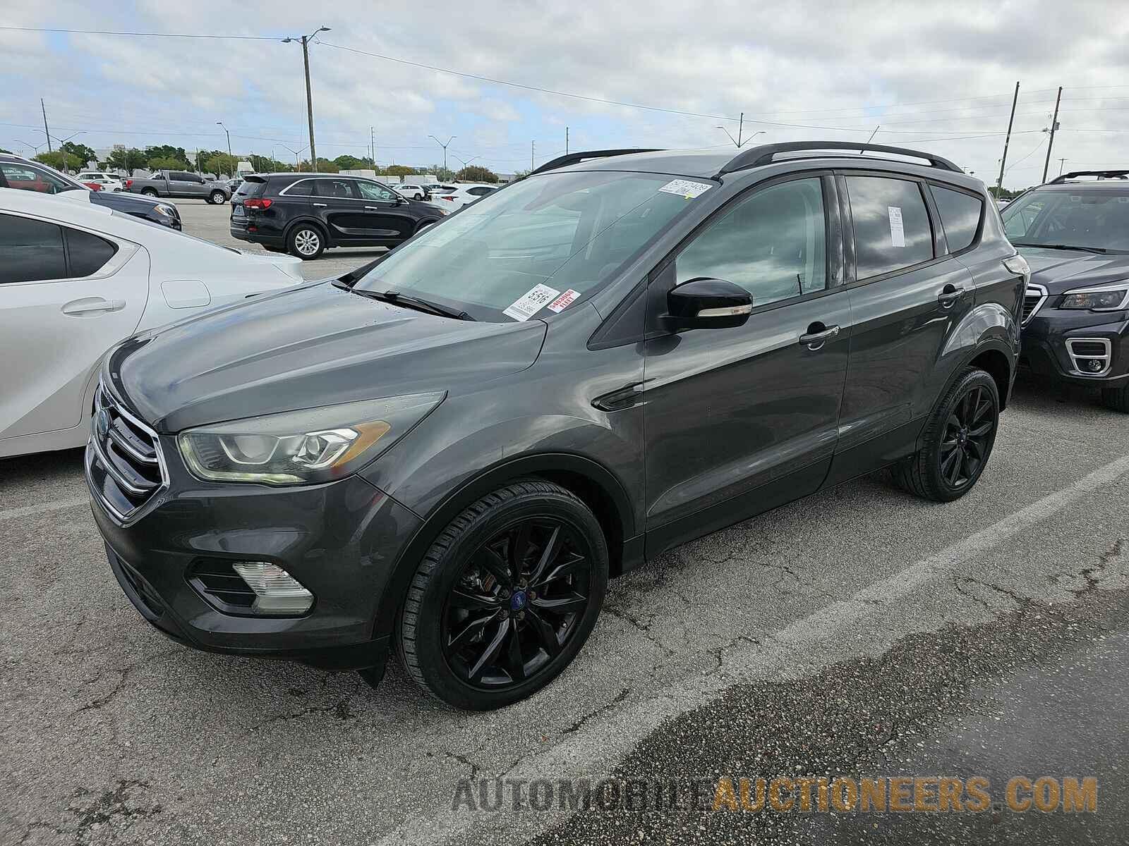 1FMCU0J94HUA10013 Ford Escape 2017