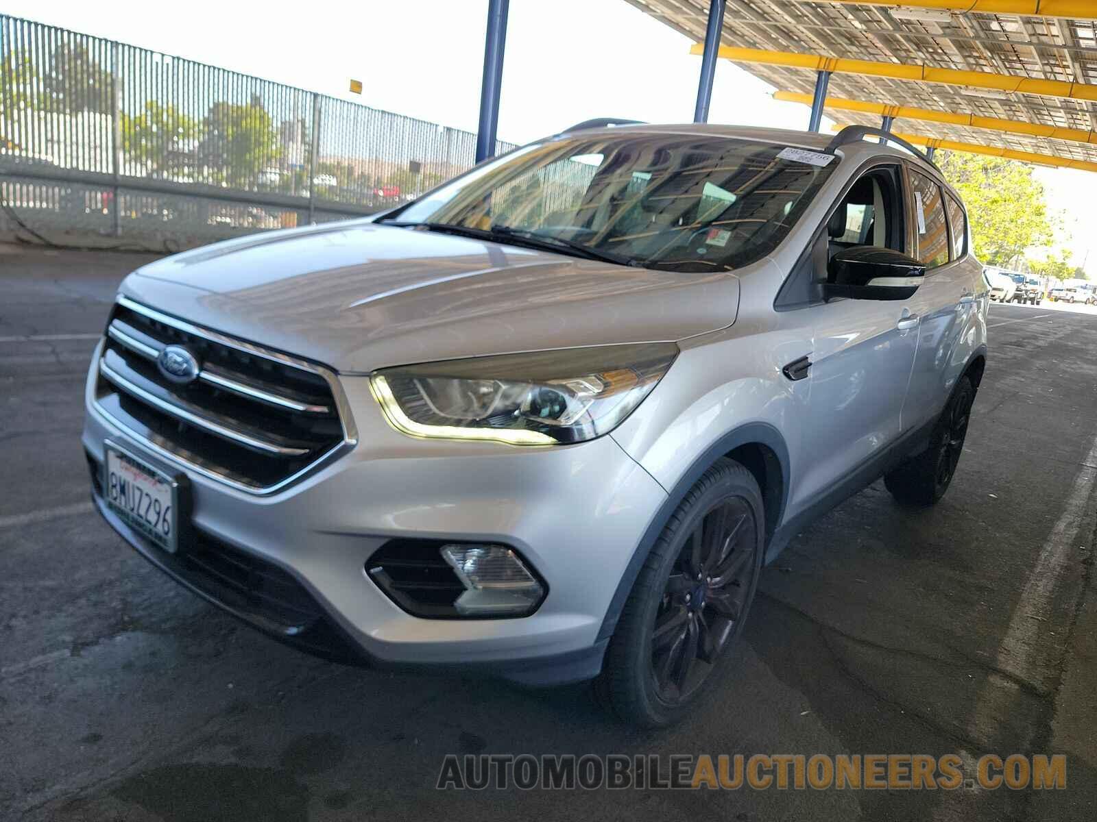 1FMCU0J94HUA15230 Ford Escape 2017