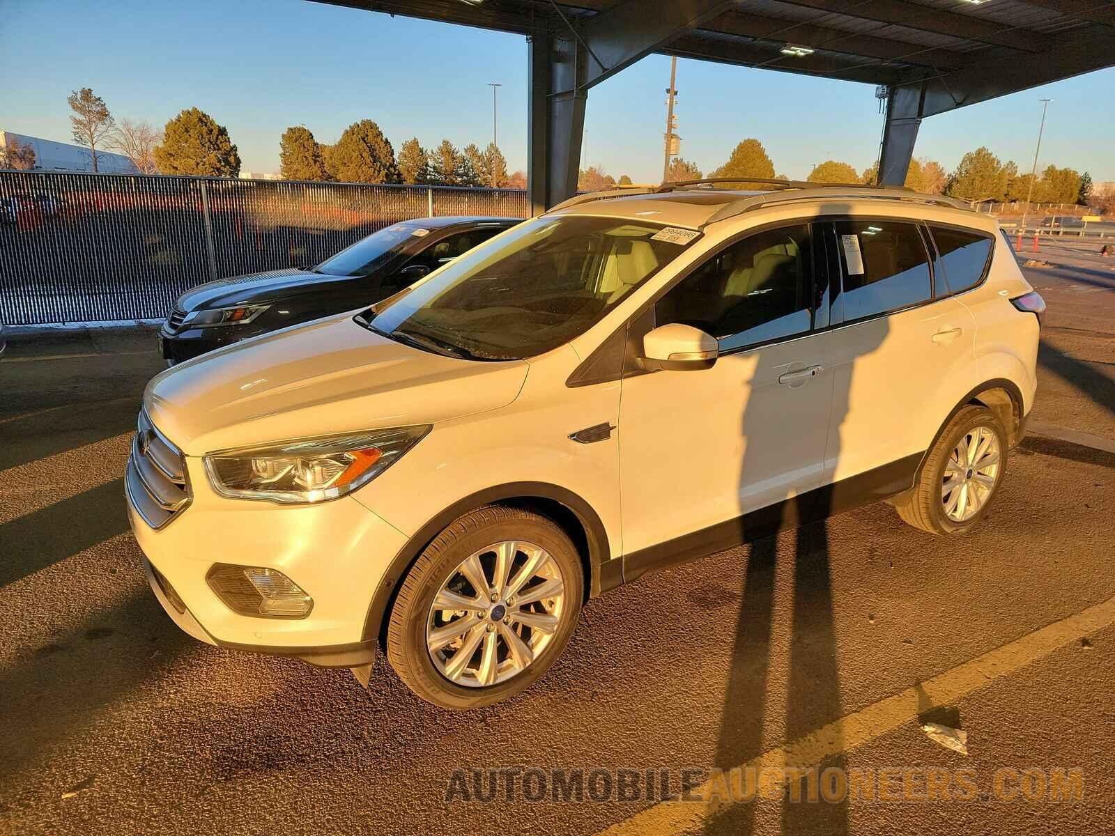 1FMCU0J94HUC65146 Ford Escape 2017