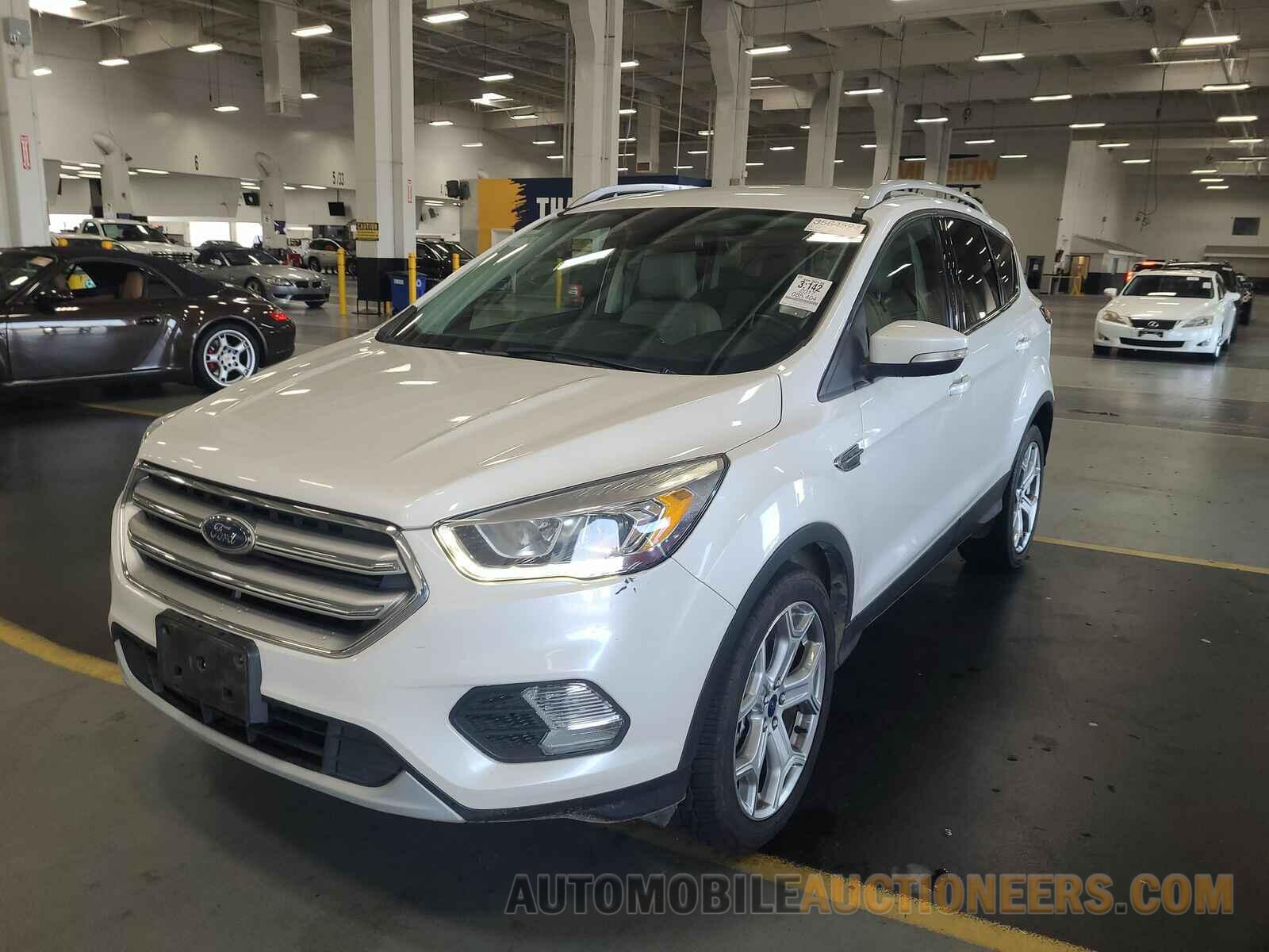 1FMCU0J95HUA61777 Ford Escape 2017